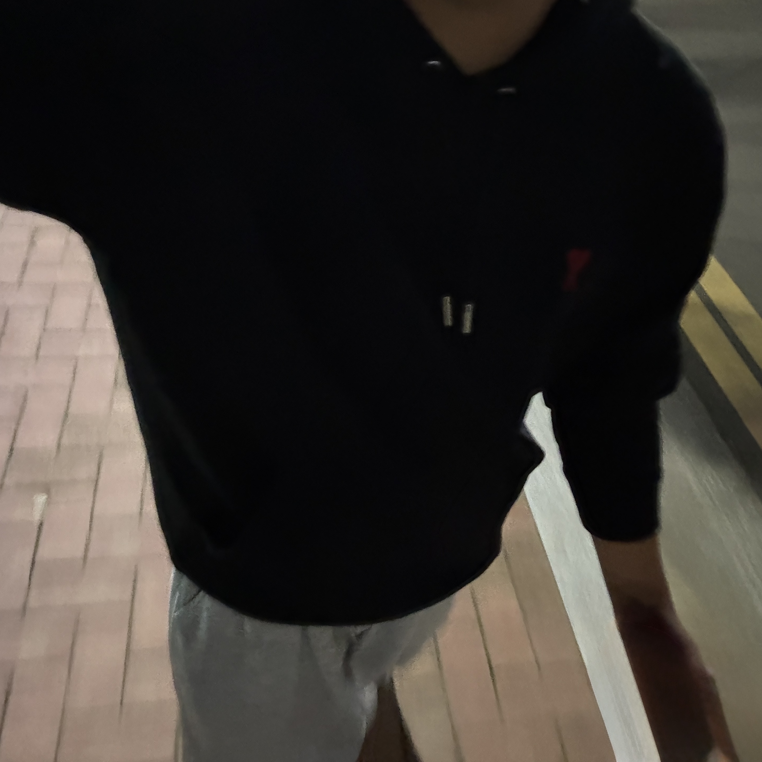AMI de Coeur Loopback Oragnic Cotton Fleece Hoodie Black 착용 스타일