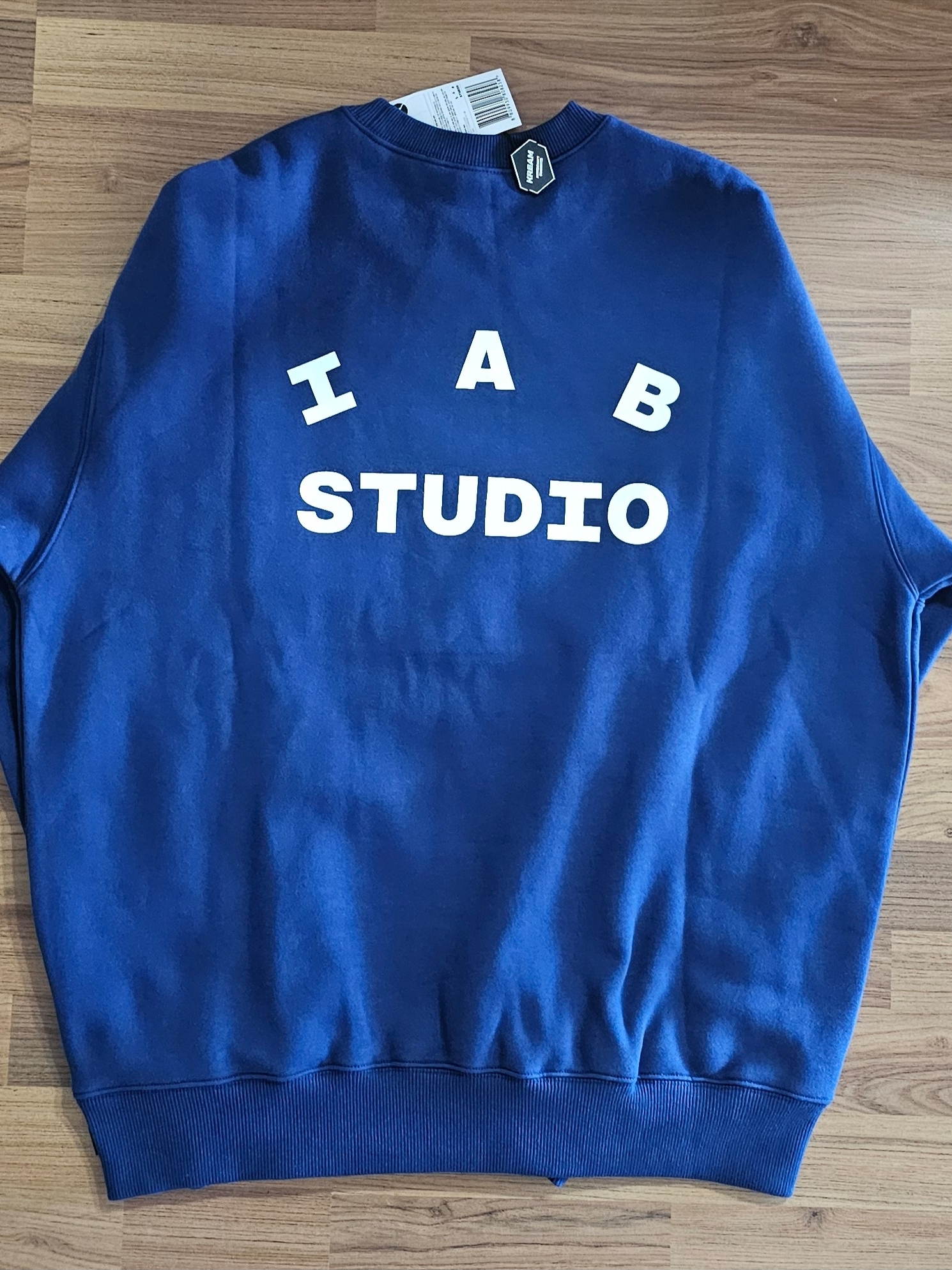IAB Studio IAB Original Sweatshirt Navy 착용 스타일 - 2