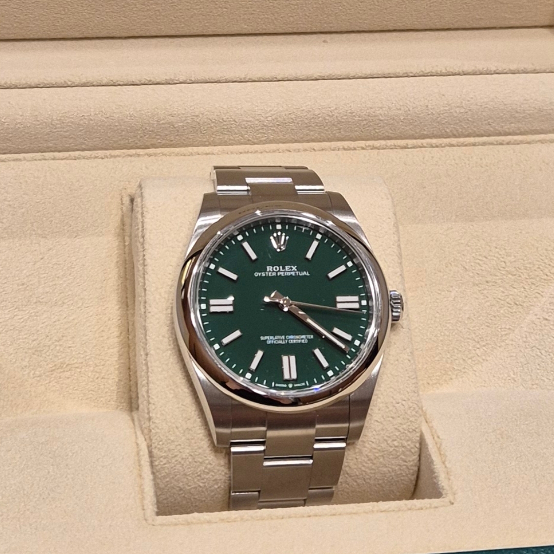 Rolex Oyster Perpetual 41mm 124300 Green Oyster 착용 스타일