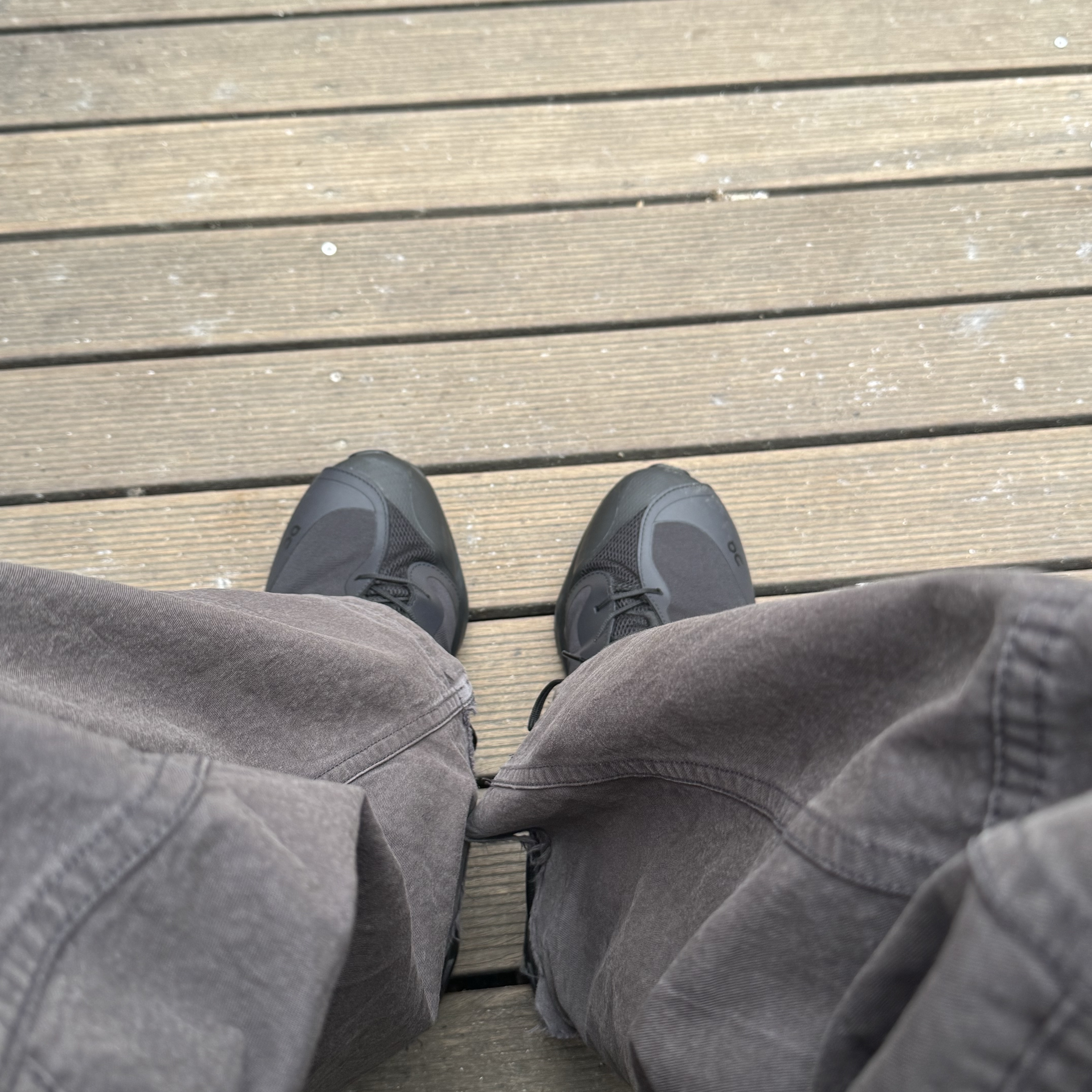On Running x Post Archive Faction (Paf) Cloudventure Peak All Black 착용 스타일