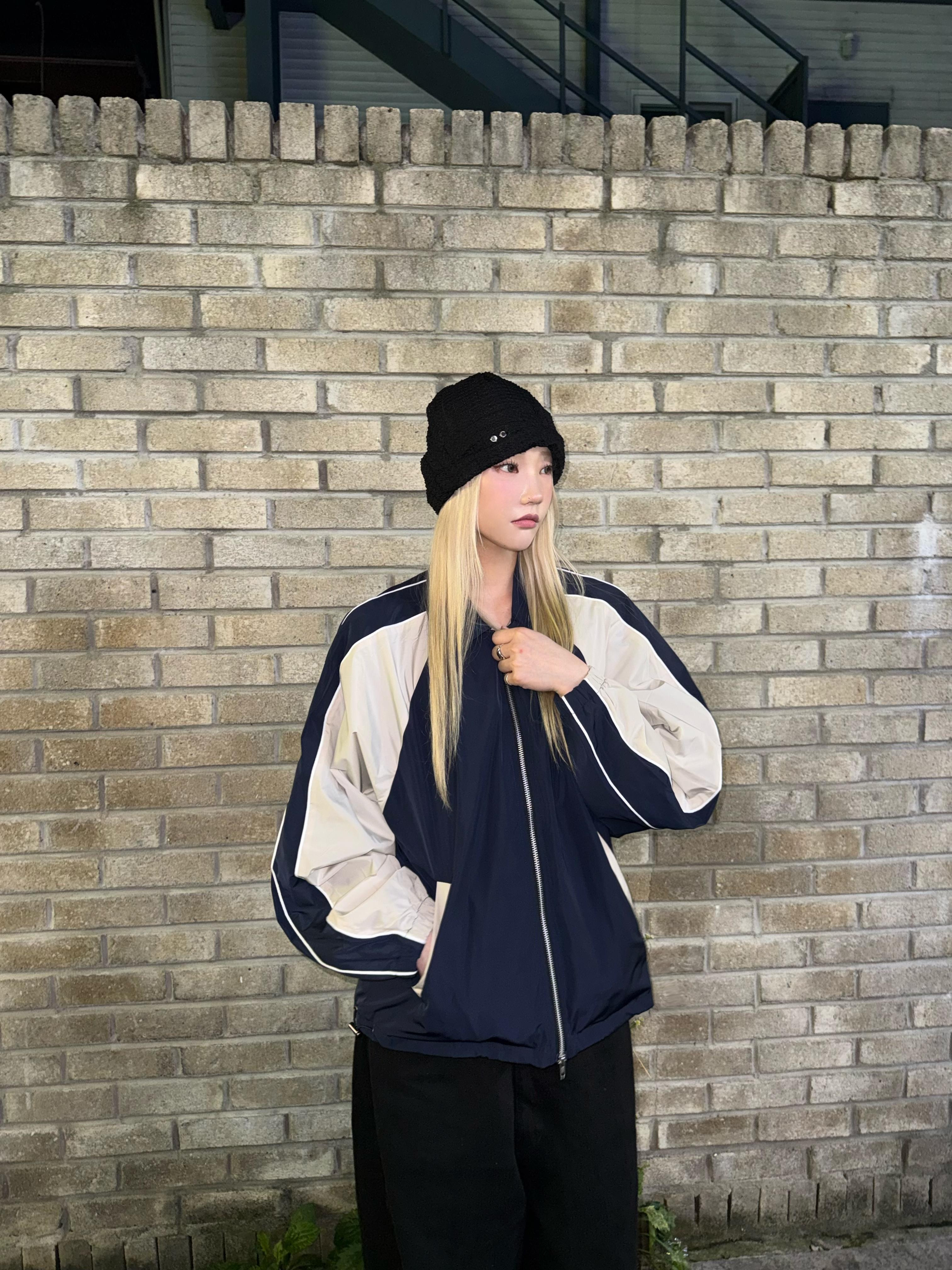 SLOW RECORD HOUSE Piping Line Windbreaker Navy 착용 스타일 - 2