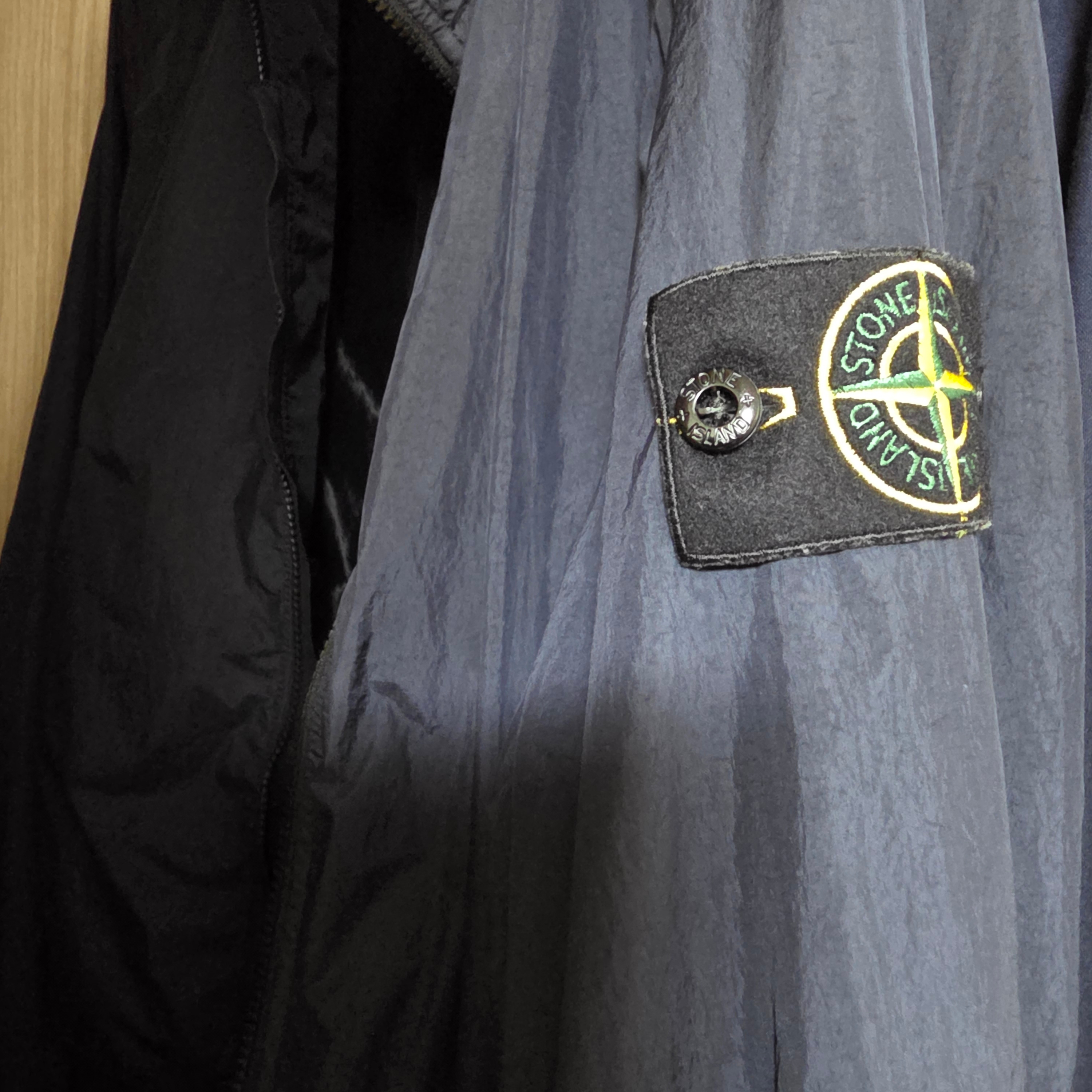 Stone Island 4100037 Crinkle Reps R-NY Wind Resistant Jacket Navy Blue - 25SS 착용 스타일
