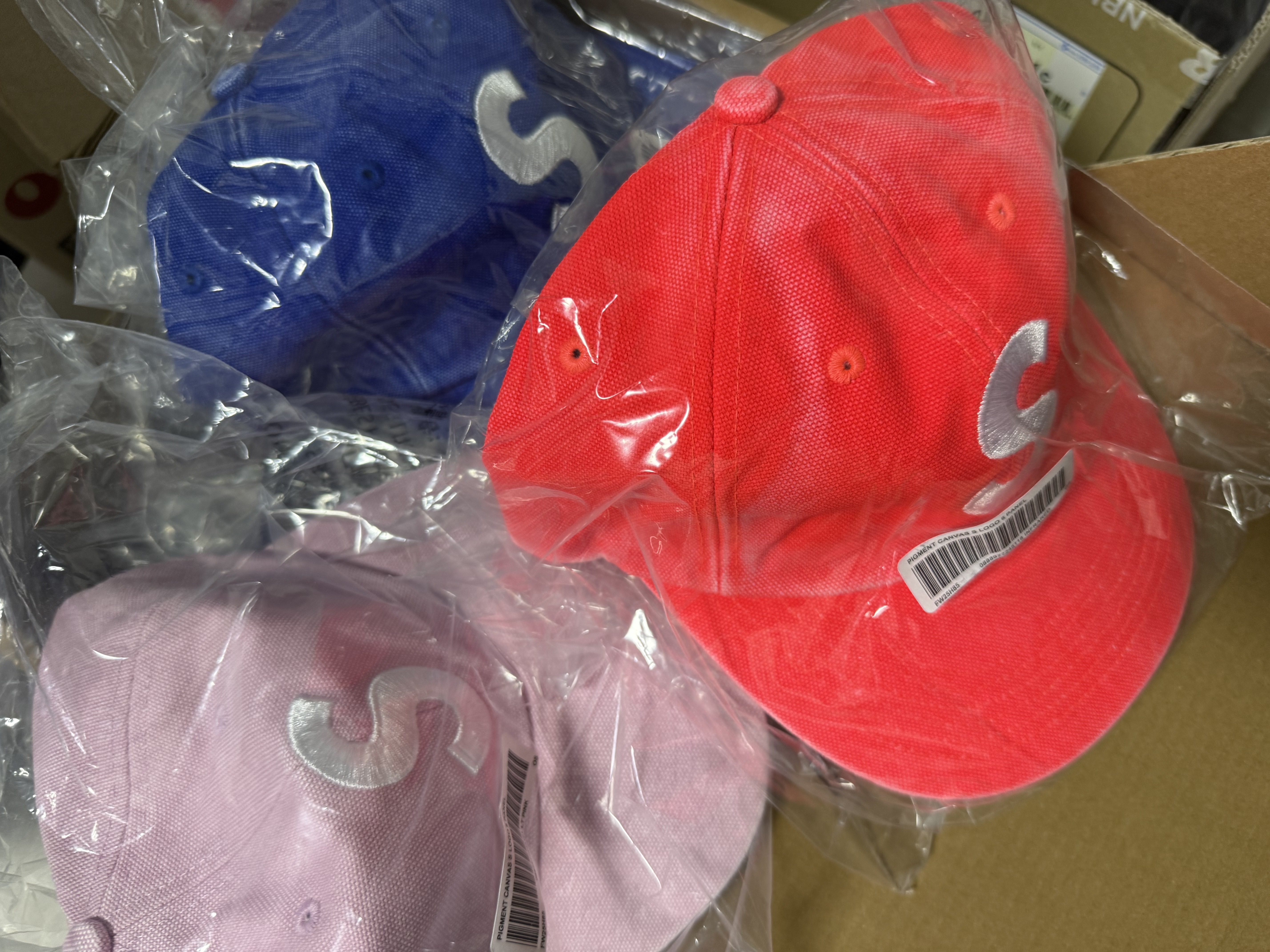 Supreme Pigment Coated Canvas S Logo 6-Panel Bright Orange - 25FW, Supreme Pigment Coated Canvas S Logo 6-Panel Royal - 25FW 착용 스타일