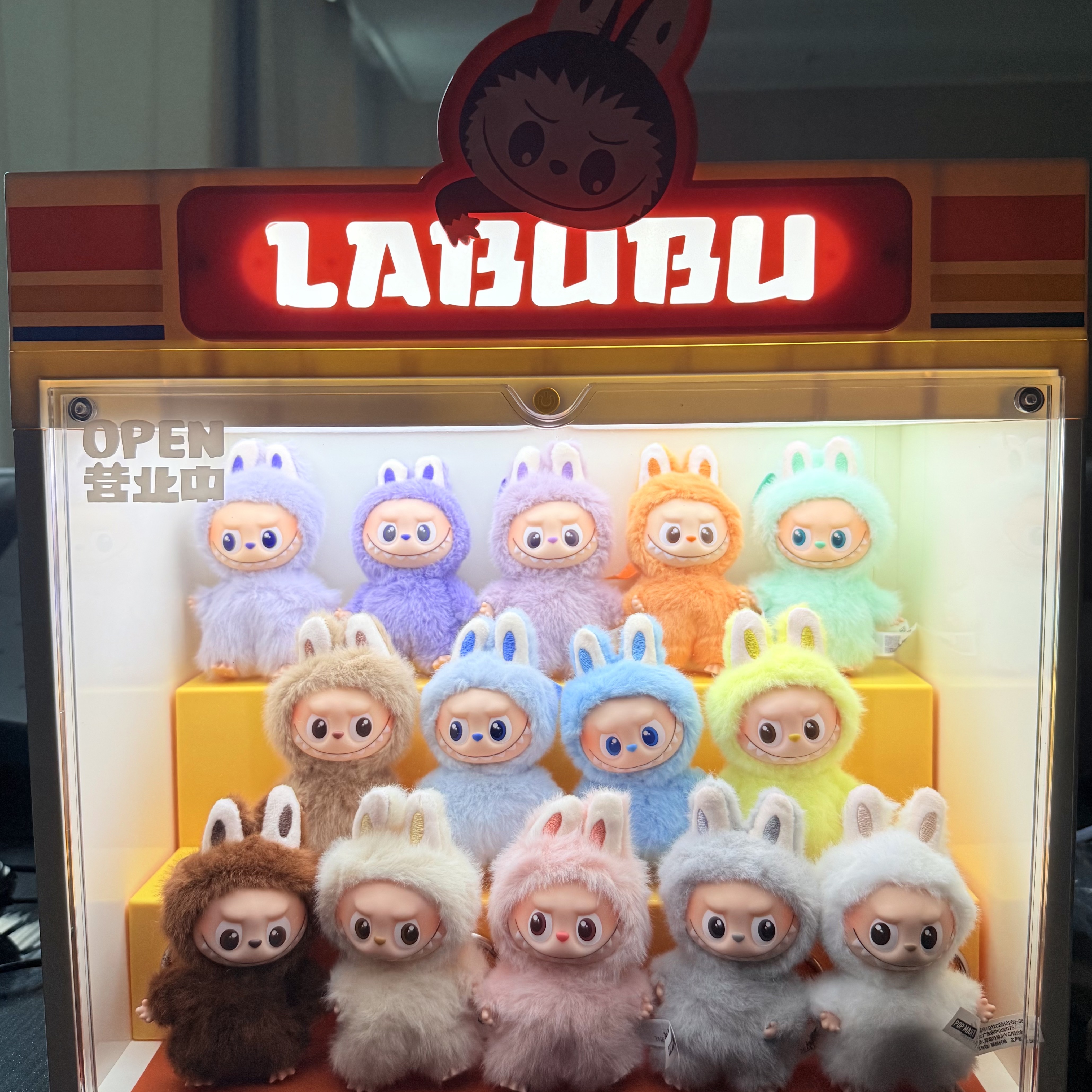 Pop Mart Labubu The Monsters Wacky Mart Series Display Container 착용 스타일 - 2