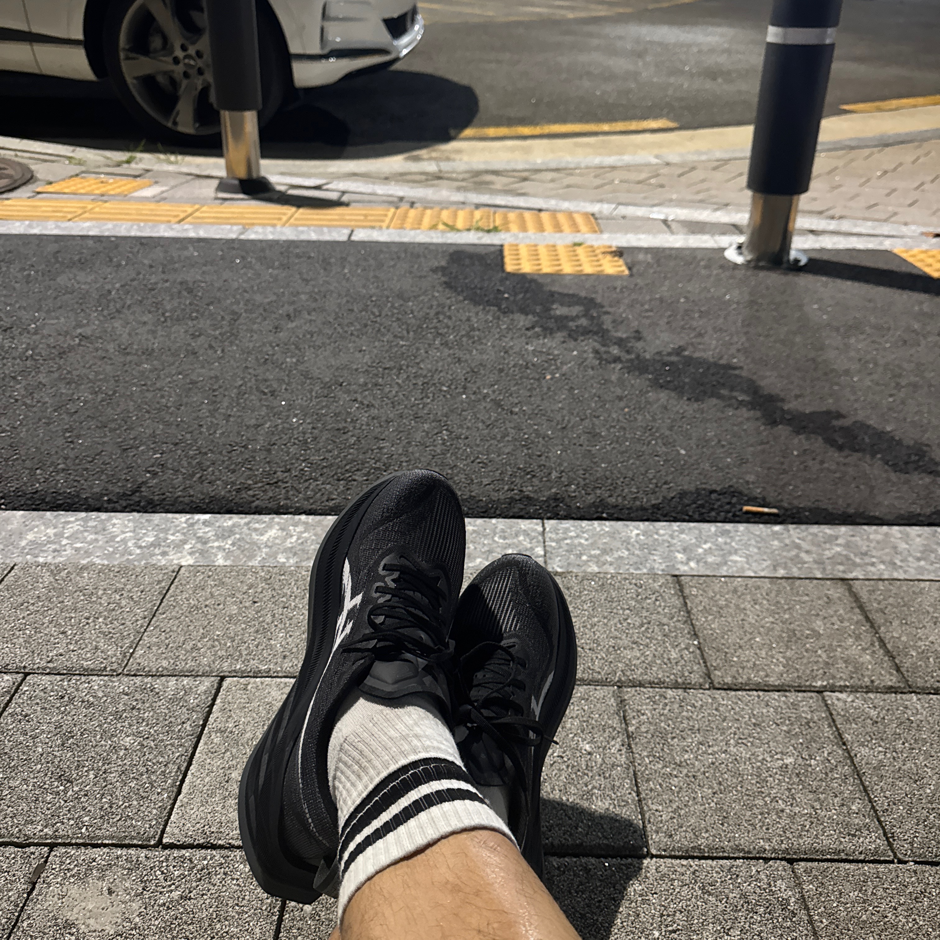 Asics Superblast 2 Black White 착용 스타일