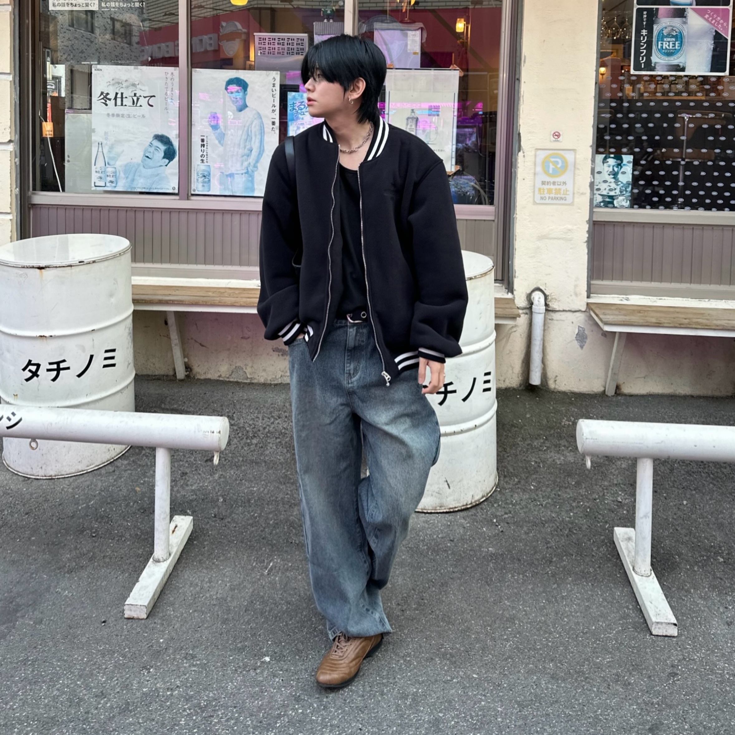 COREOFALCHEMY Stitch Sneakers Aterre Brown 착용 스타일 - 2