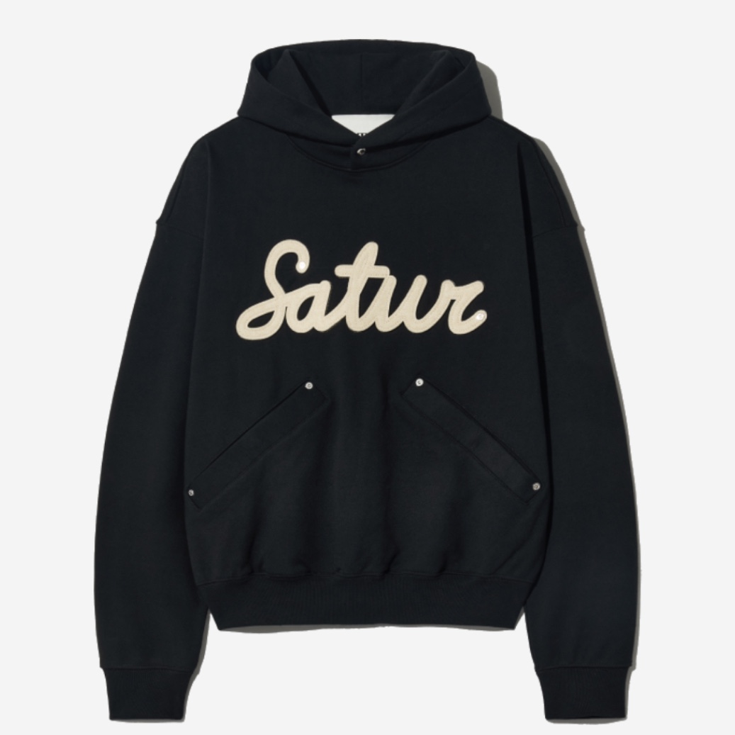 AMI de Coeur Mariniere Navy, SATUR Lugo Applique Rivet Hoodie Classic Black 착용 스타일 - 2