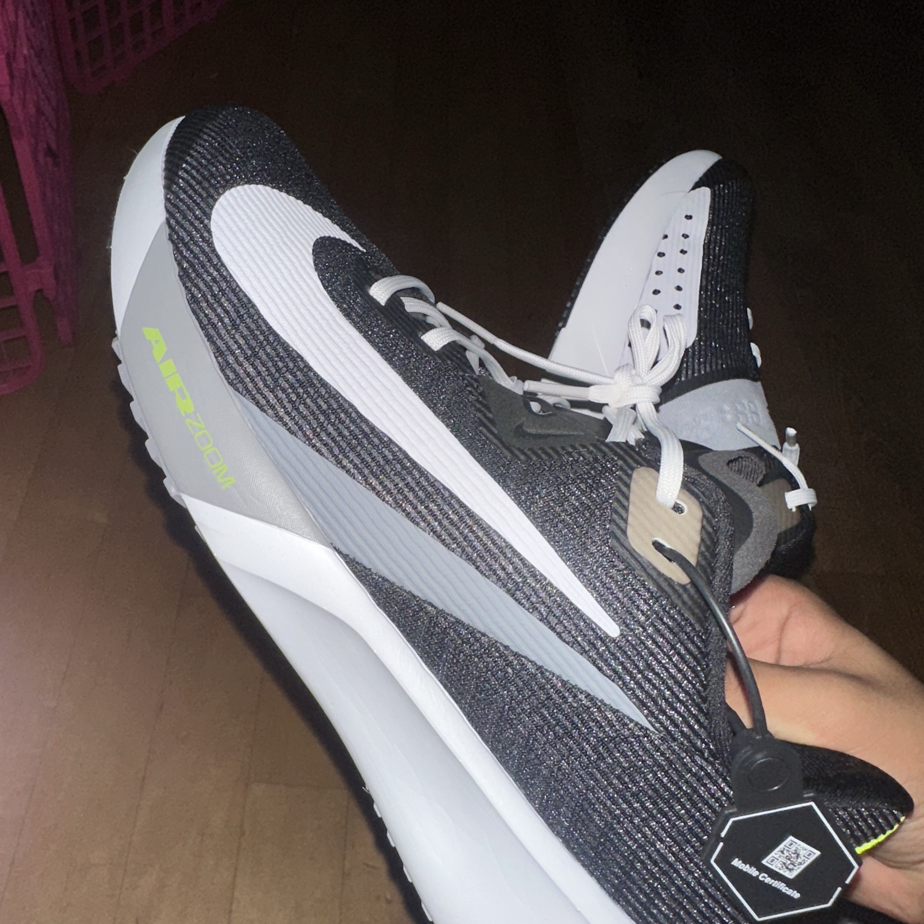Nike Air Zoom Rival Fly 4 Black Wolf Grey 착용 스타일 - 4