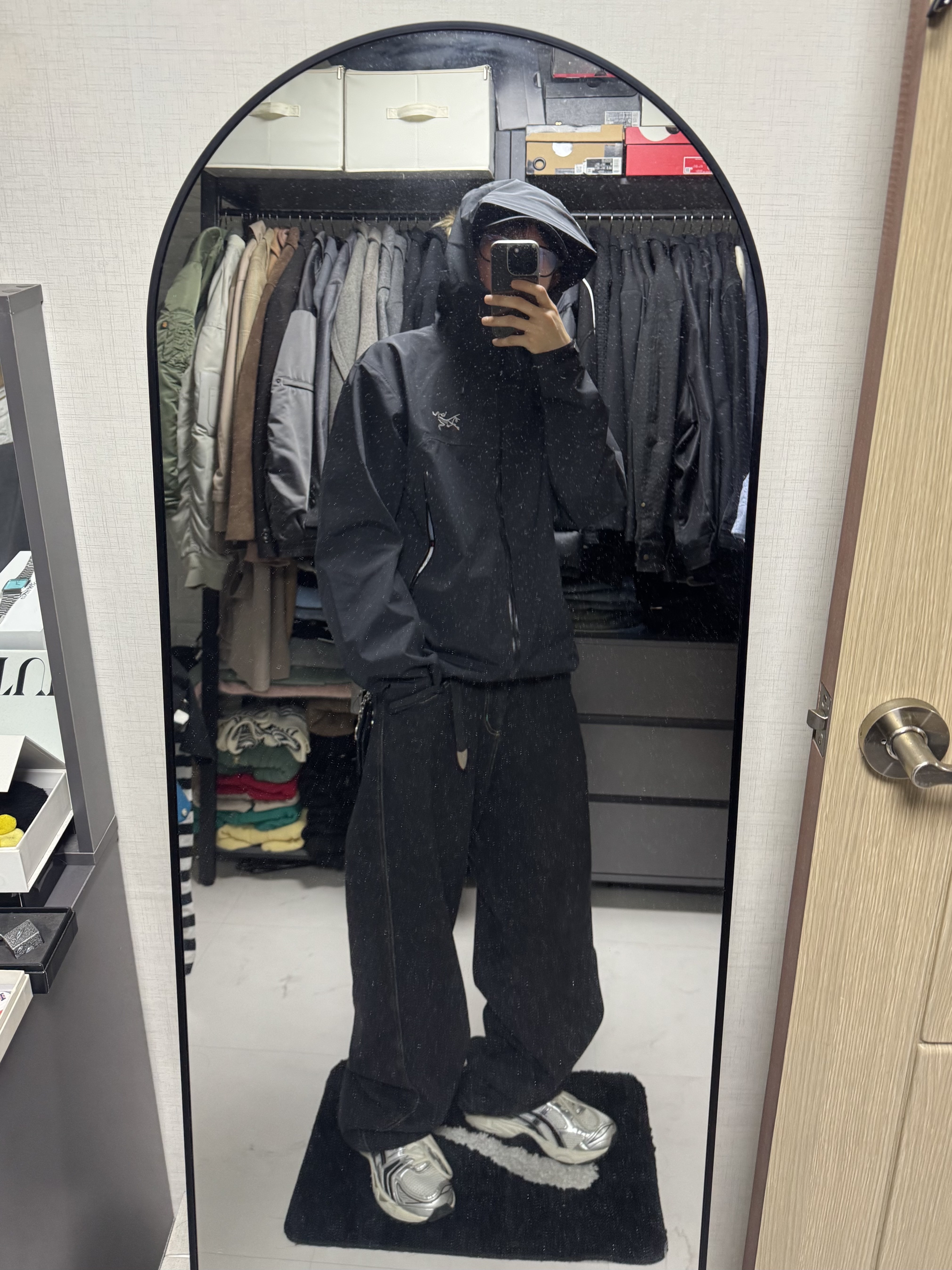 Human Made 5 Panel Nylon Cap Black, Arc'teryx Beta LT Jacket Black 착용 스타일 - 1