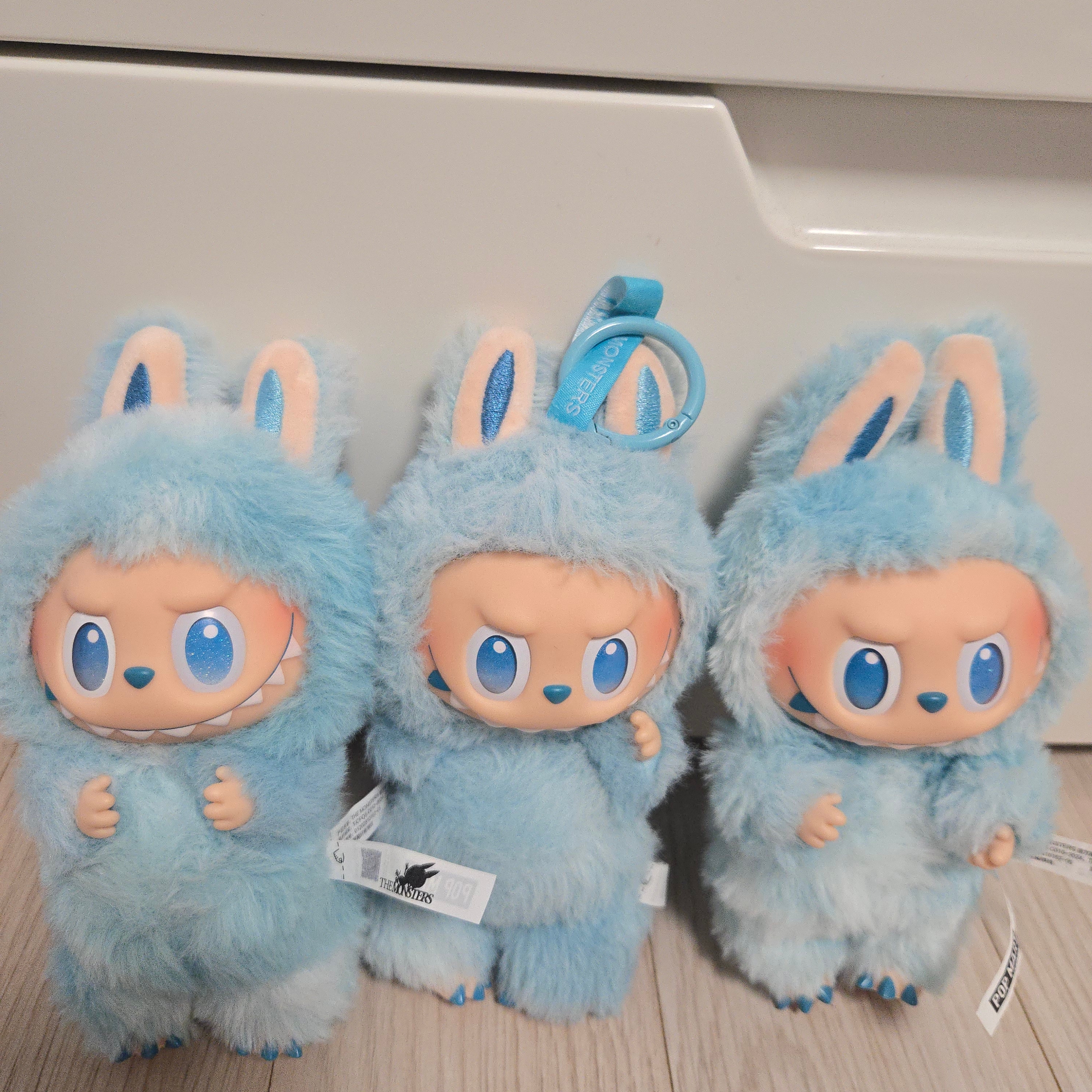 Pop Mart Labubu The Monsters Highlight Series Sealed Case (Bundle of 3/1 Blind Box) 착용 스타일