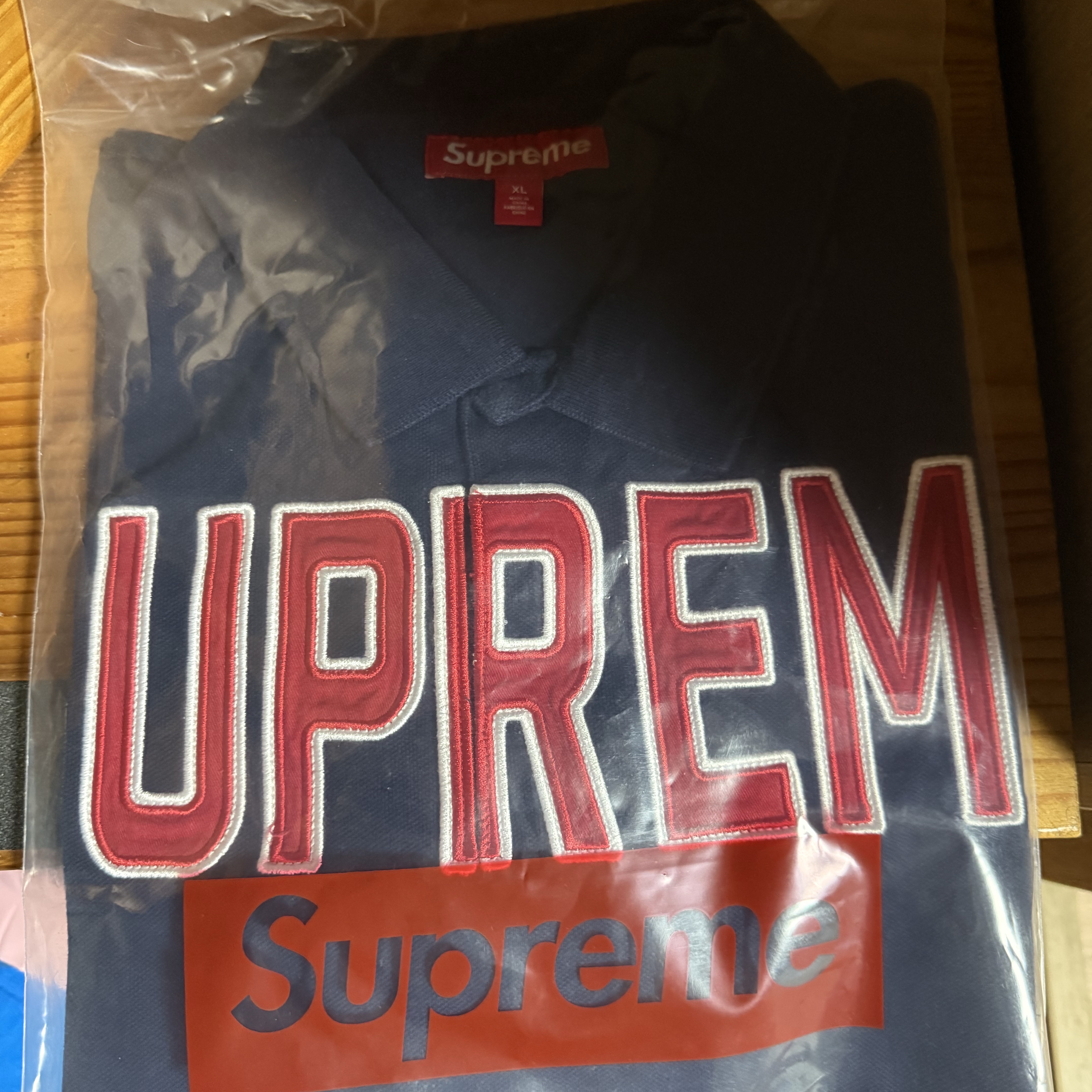 Supreme Twill Applique Polo Navy - 25FW 착용 스타일