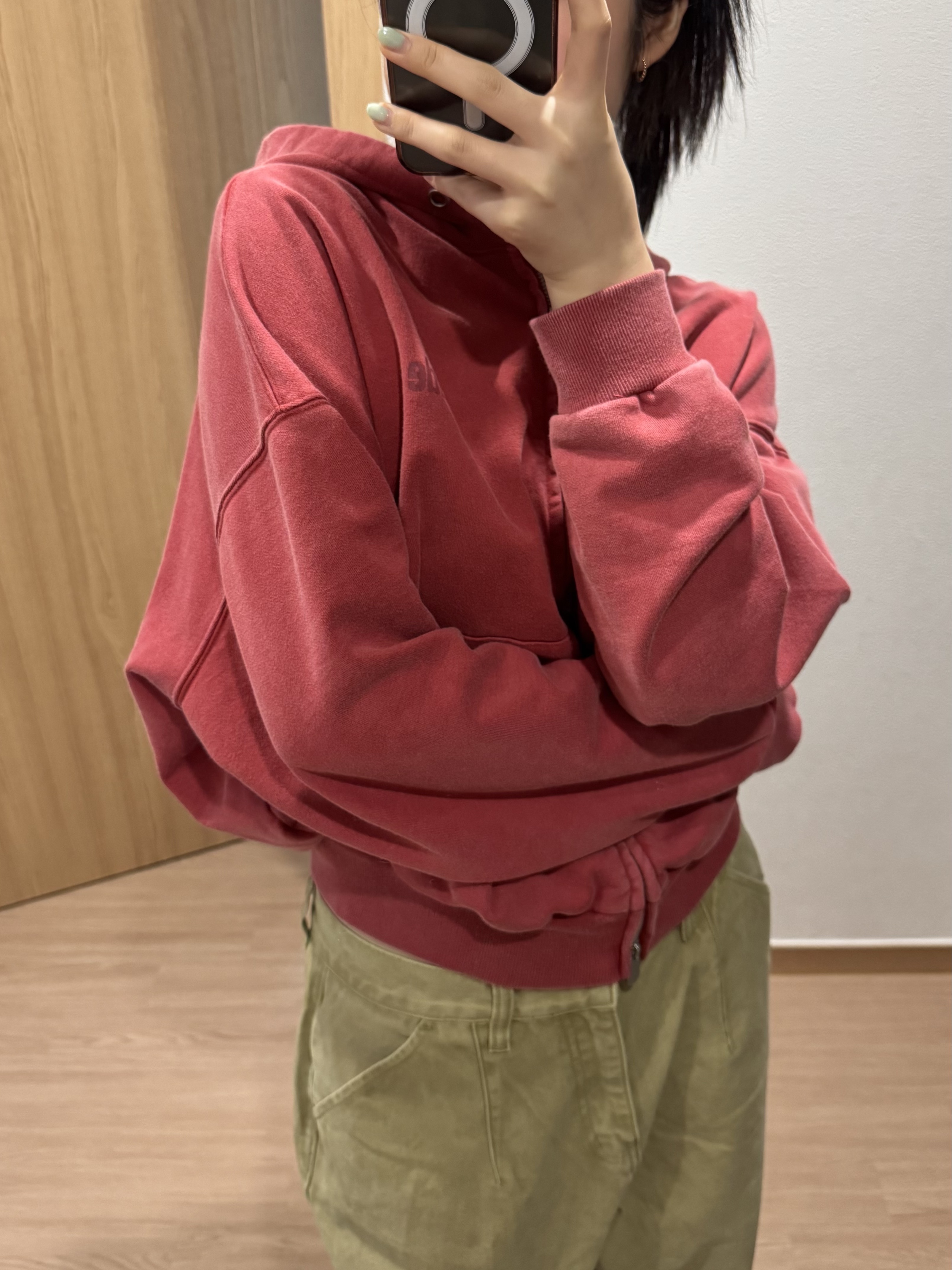 Suade Cropped Washed Hood Zip Up Red, Suade Wide Chino Pants Khaki 착용 스타일
