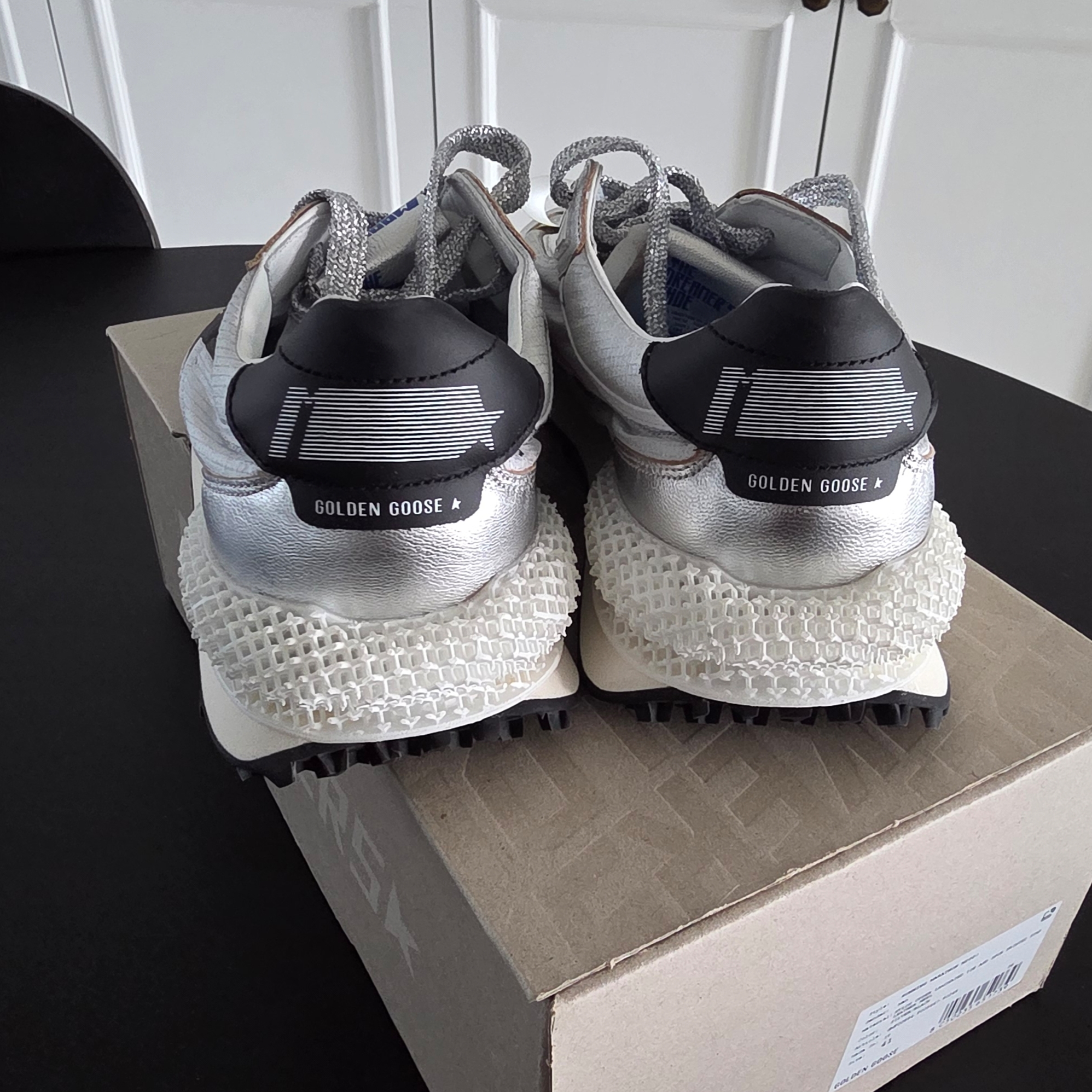 Golden Goose Black Star Marathon Sneakers Silver, Cartier Love Bracelet Yellow Gold 착용 스타일 - 5