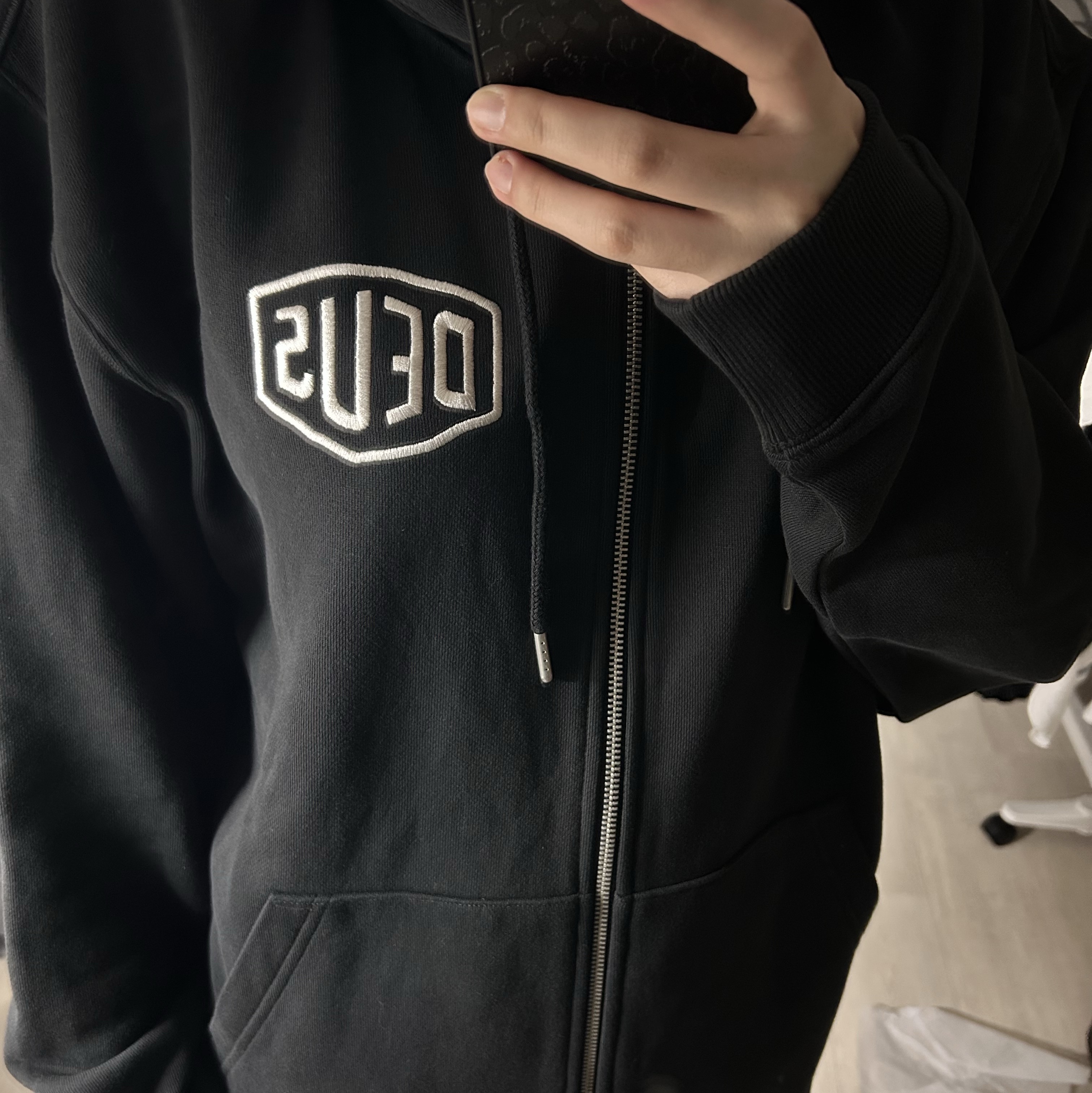 Deus Ex Machina College Address Hoodie Zip Up Black 착용 스타일