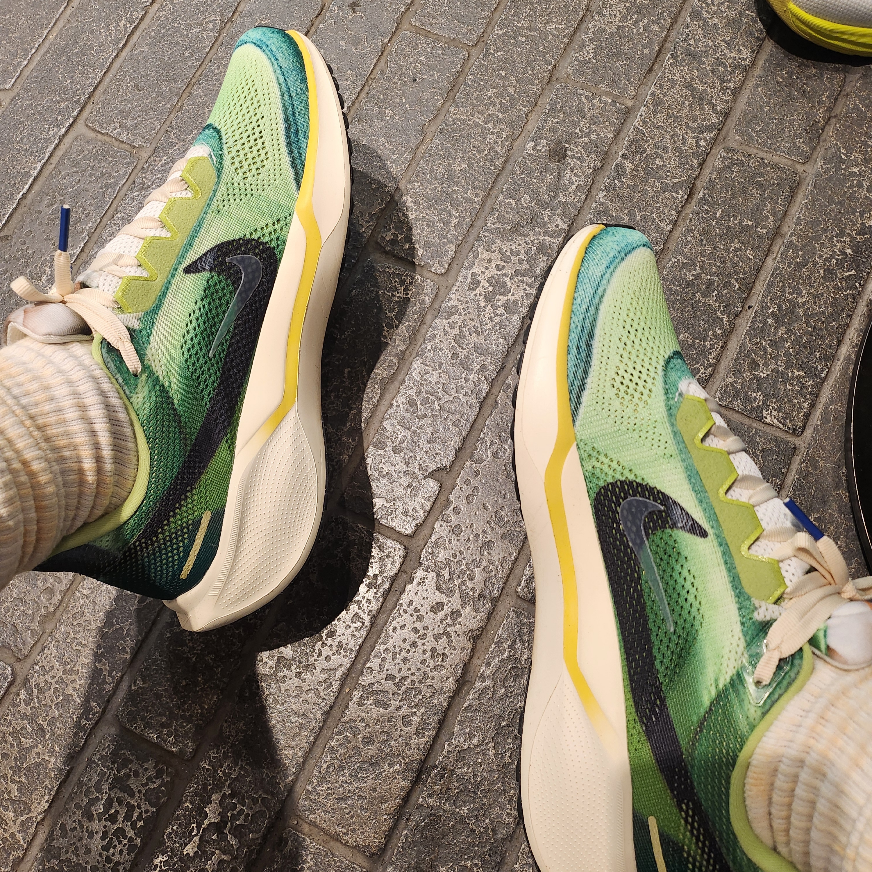Nike Air Zoom Pegasus 41 Multi Color Vivid Green 착용 스타일 - 4