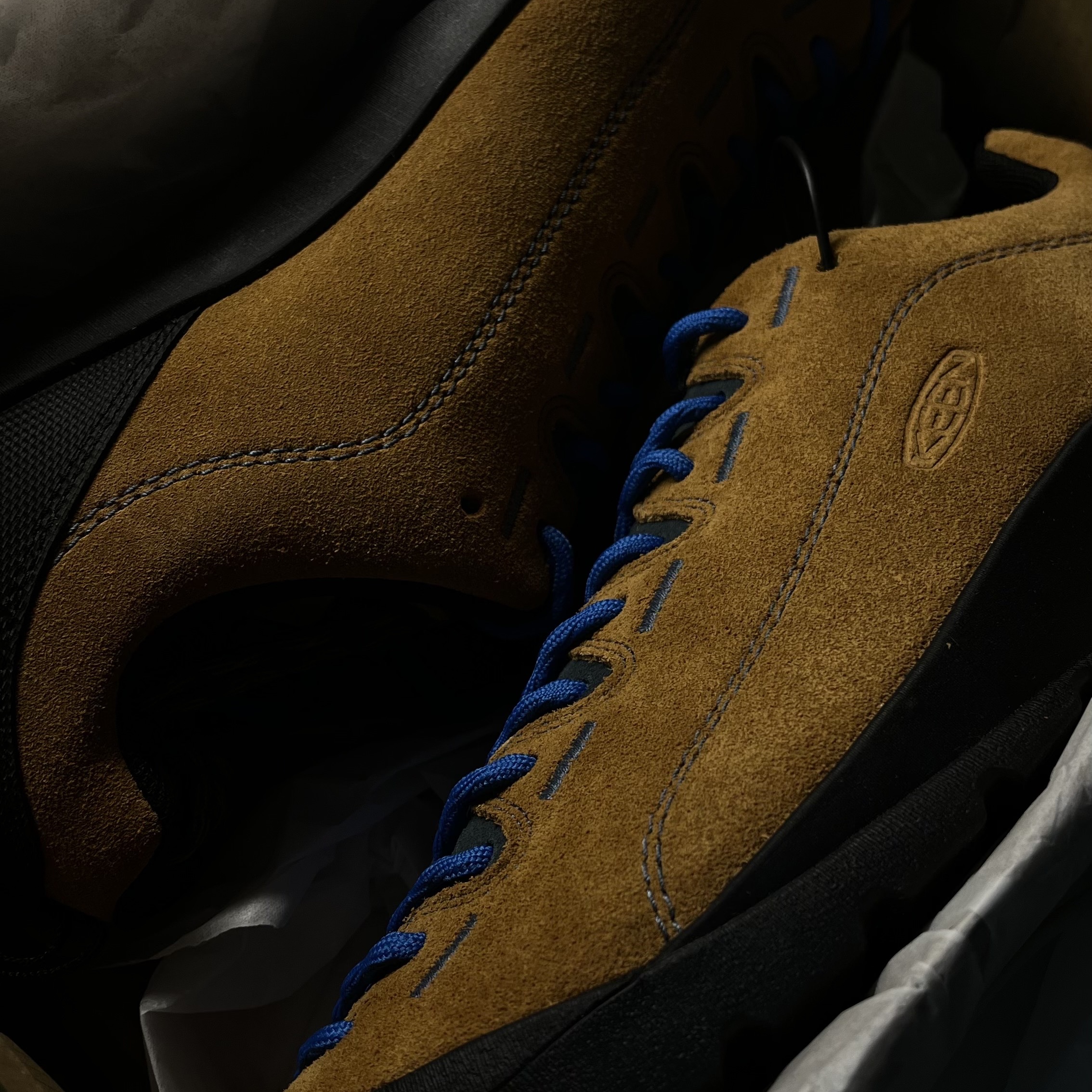Keen Jasper Suede Sneakers Camel 착용 스타일