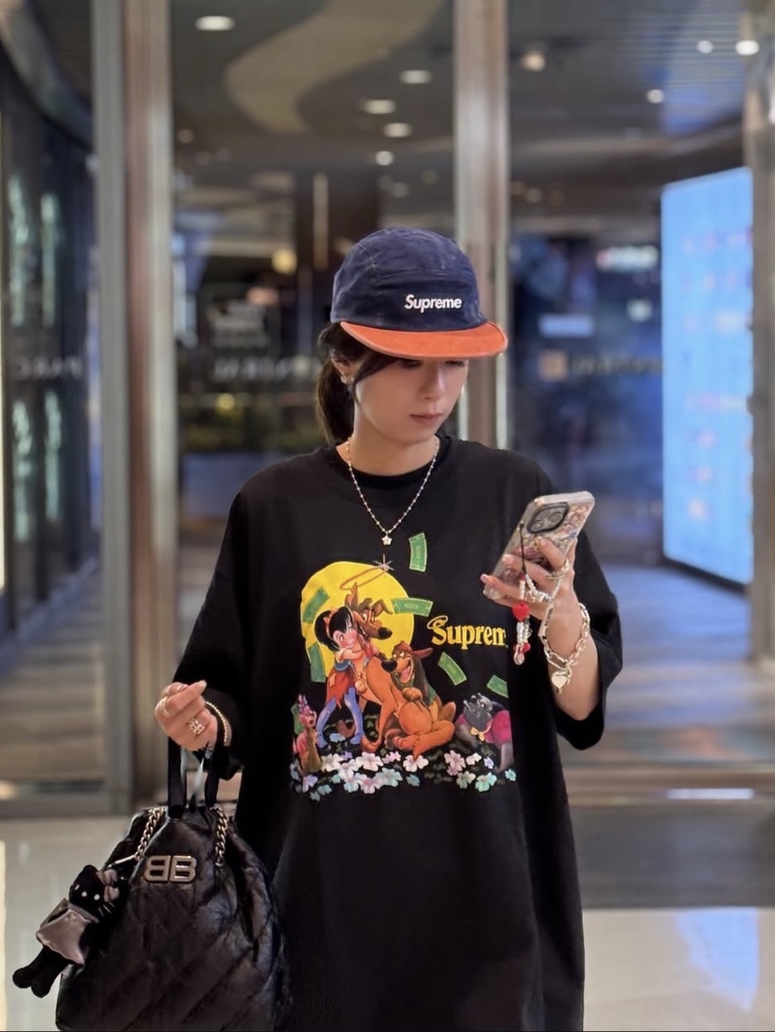 Supreme All Dogs Go To Heaven T-Shirt Black - 25FW 착용 스타일 - 2