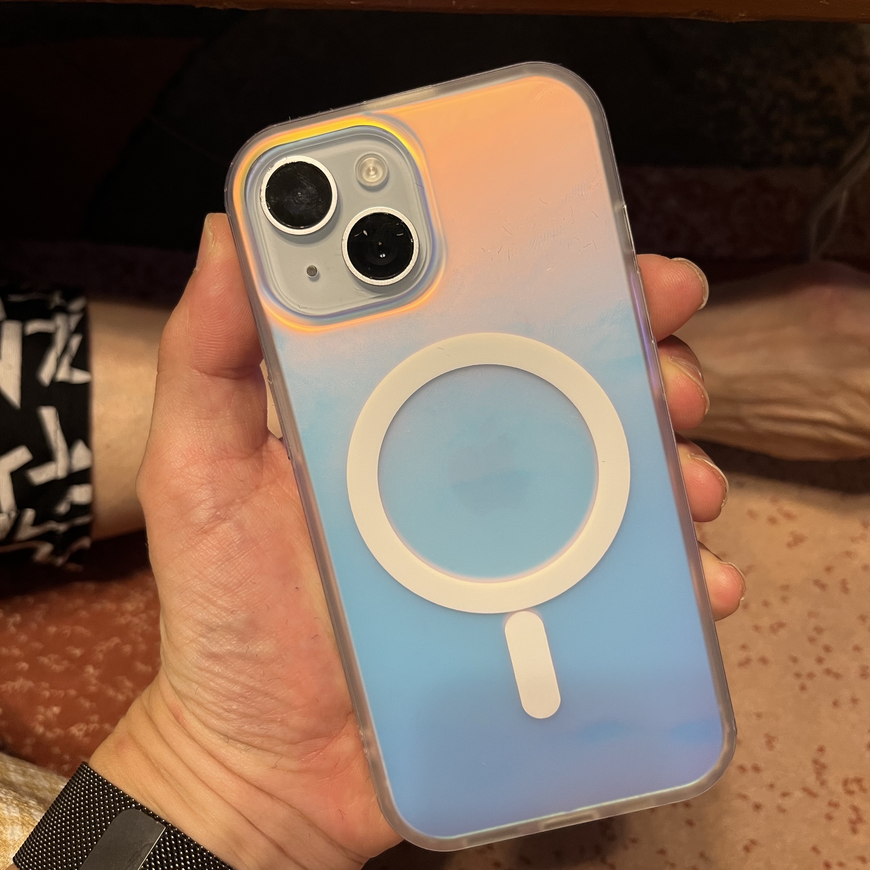 [S등급] Refurbished iPhone 15 128GB Blue 착용 스타일 - 2