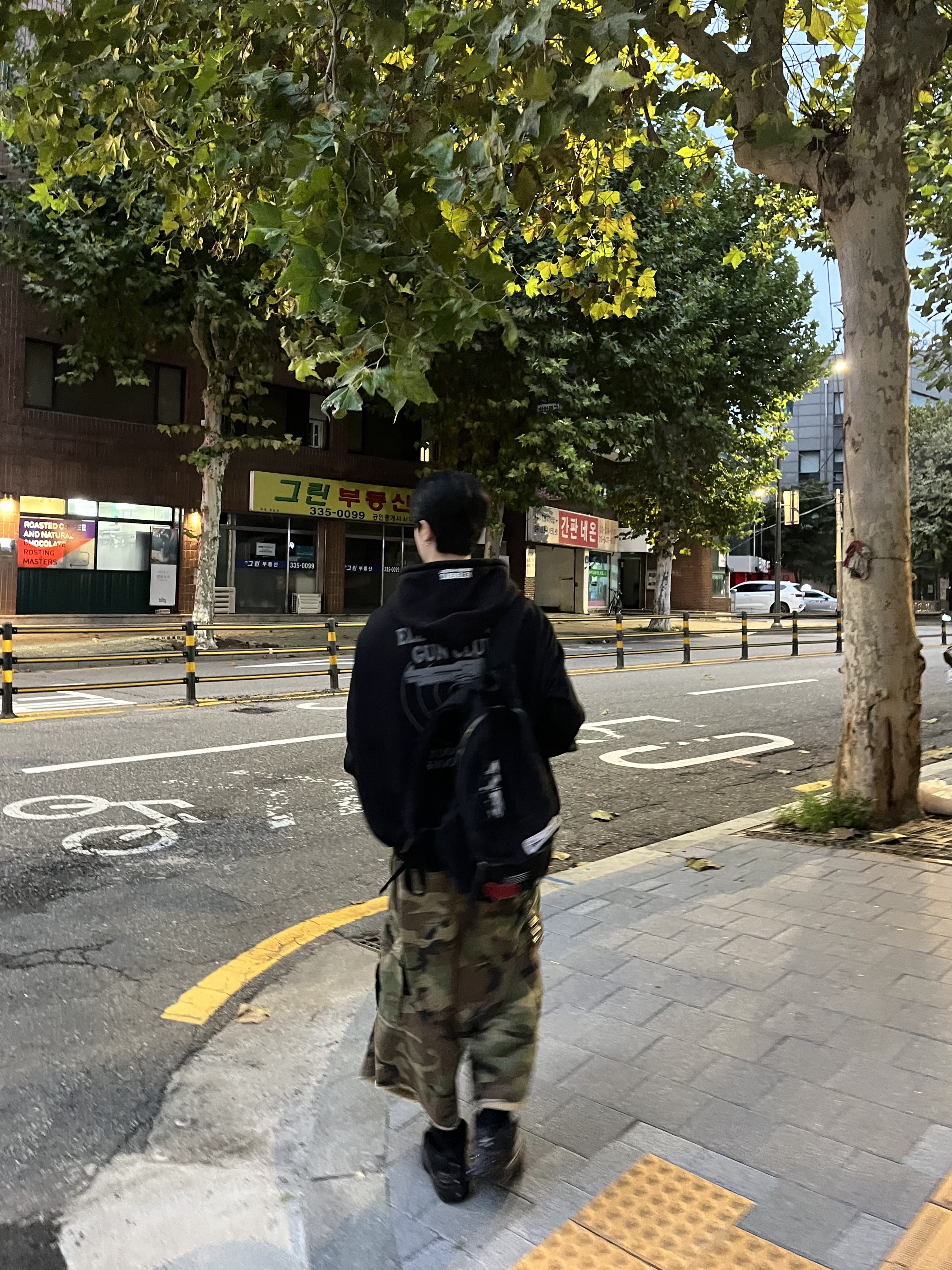 NOD Stone Washed Cargo Shorts Camo, Nike x Stussy Air Penny II Black 착용 스타일 - 3