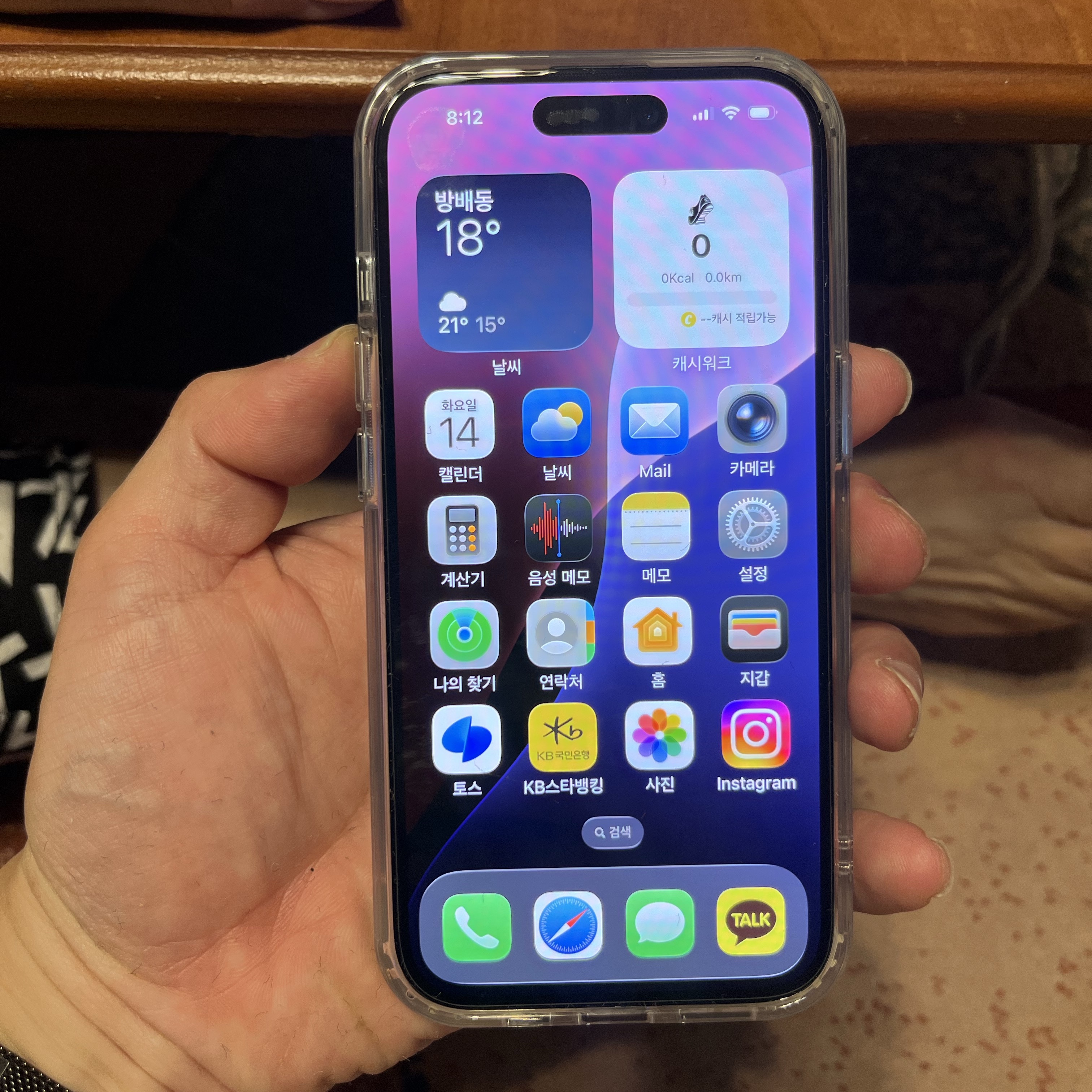 [S등급] Refurbished iPhone 15 128GB Blue 착용 스타일 - 1