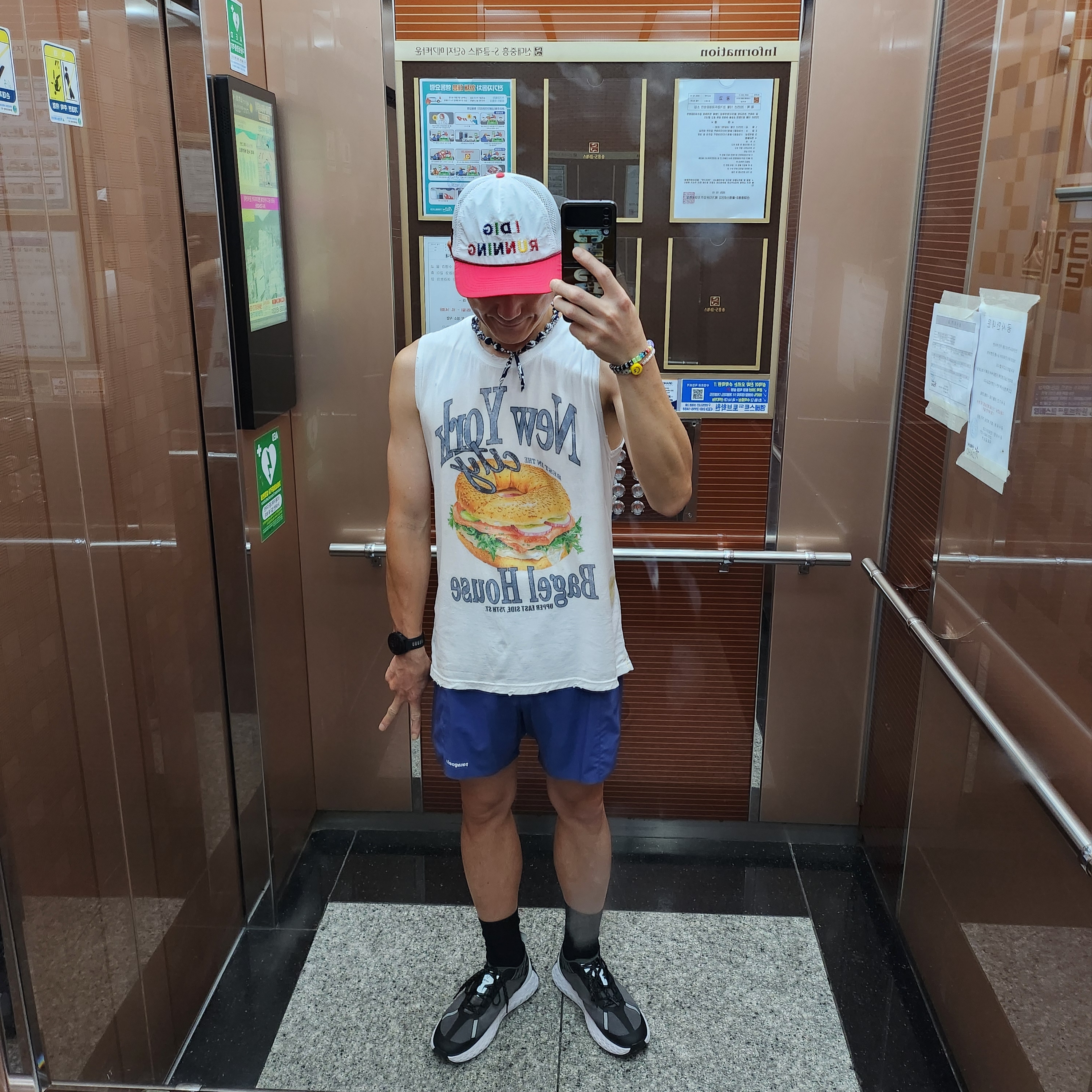 Alex Zono I Dig Running Rainbow Trucker Hat White Red, Norda 001 Black 착용 스타일