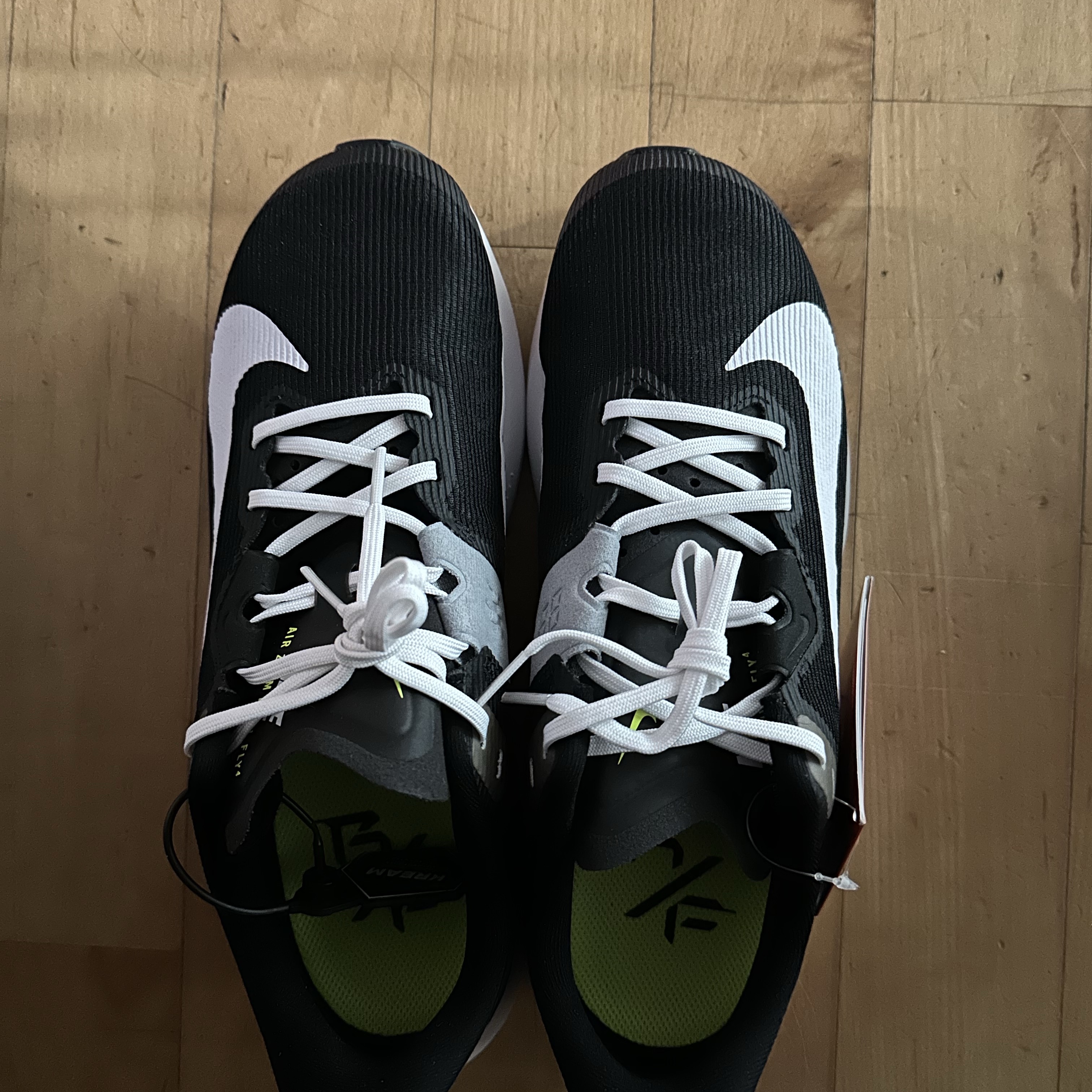 Nike Air Zoom Rival Fly 4 Black Wolf Grey 착용 스타일 - 3