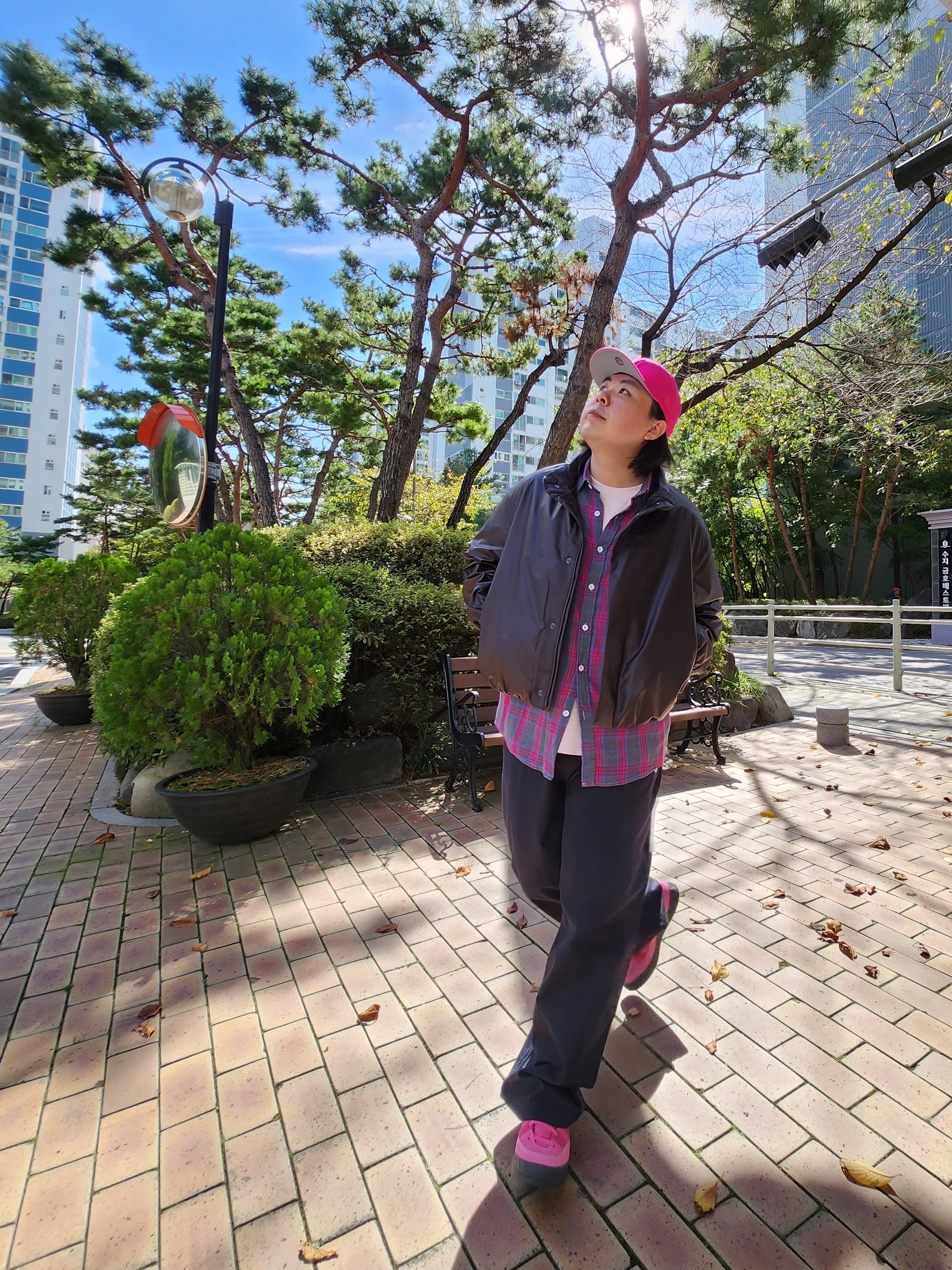 (W) Adidas Adimatic Pink Fusion, (W) Uniqlo Coating Short Blouson Dark Brown - JP 착용 스타일 - 1