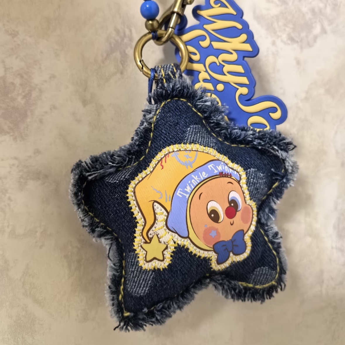 Pop Mart Why So Serious Series Pendant Chain Rainbow Jelly Bean (Opened Case) 착용 스타일