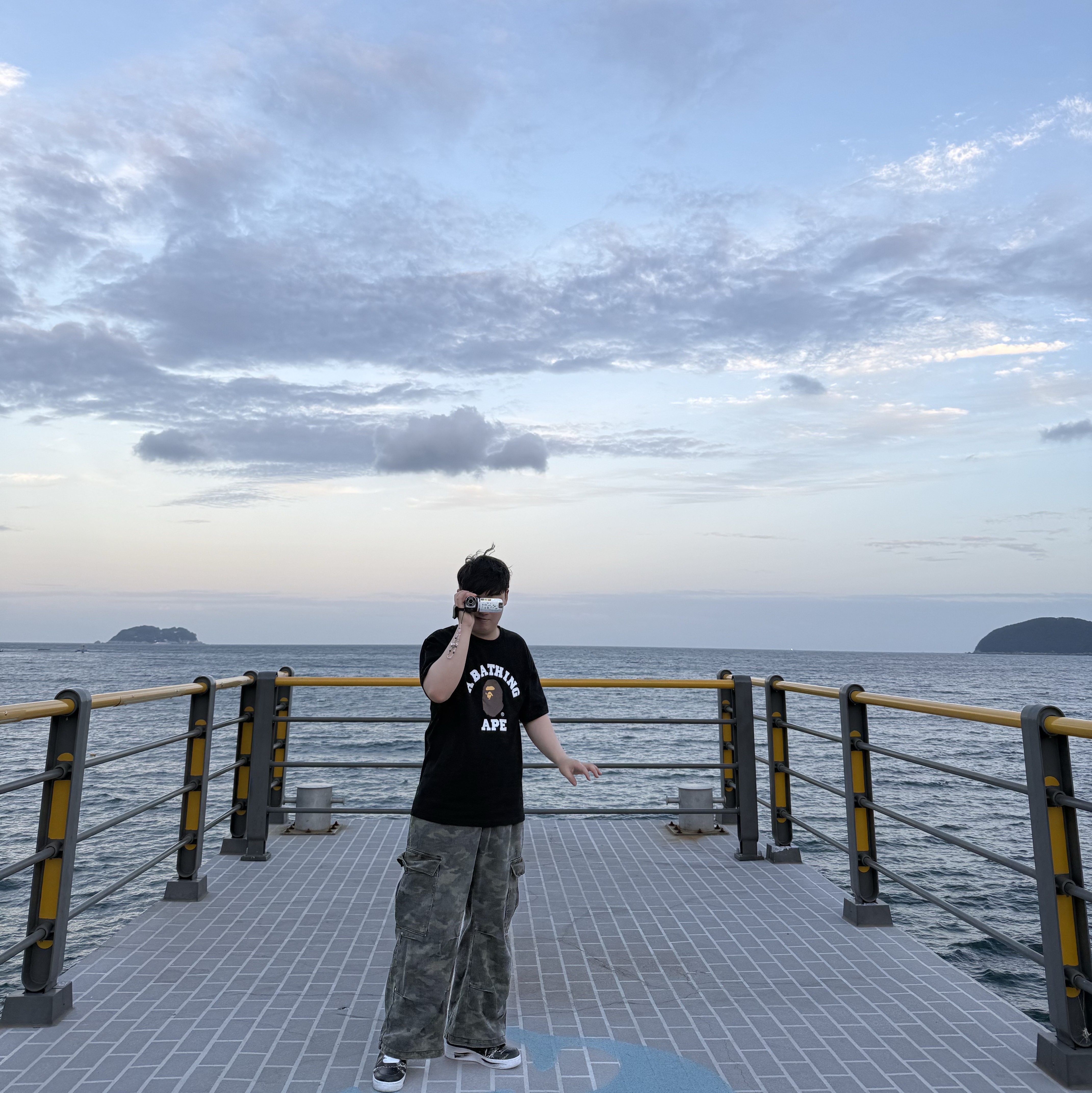 Stussy Welder T-Shirt White, Nike x Peaceminusone Air Force 1 Low Para-Noise 3.0 Black and Multicolor 착용 스타일 - 4