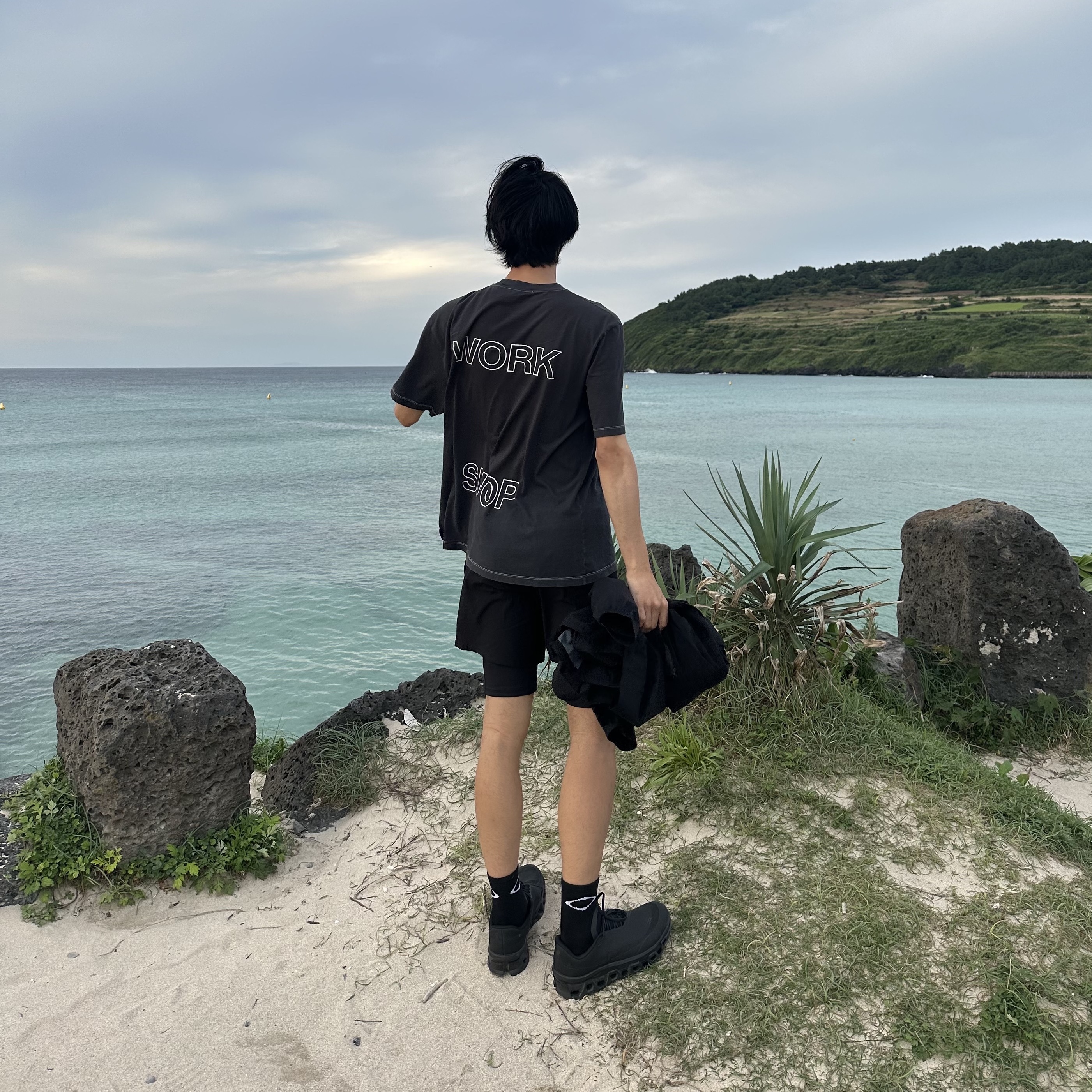 On Running x Post Archive Faction (Paf) Cloudmonster 2 Black Magnet 착용 스타일