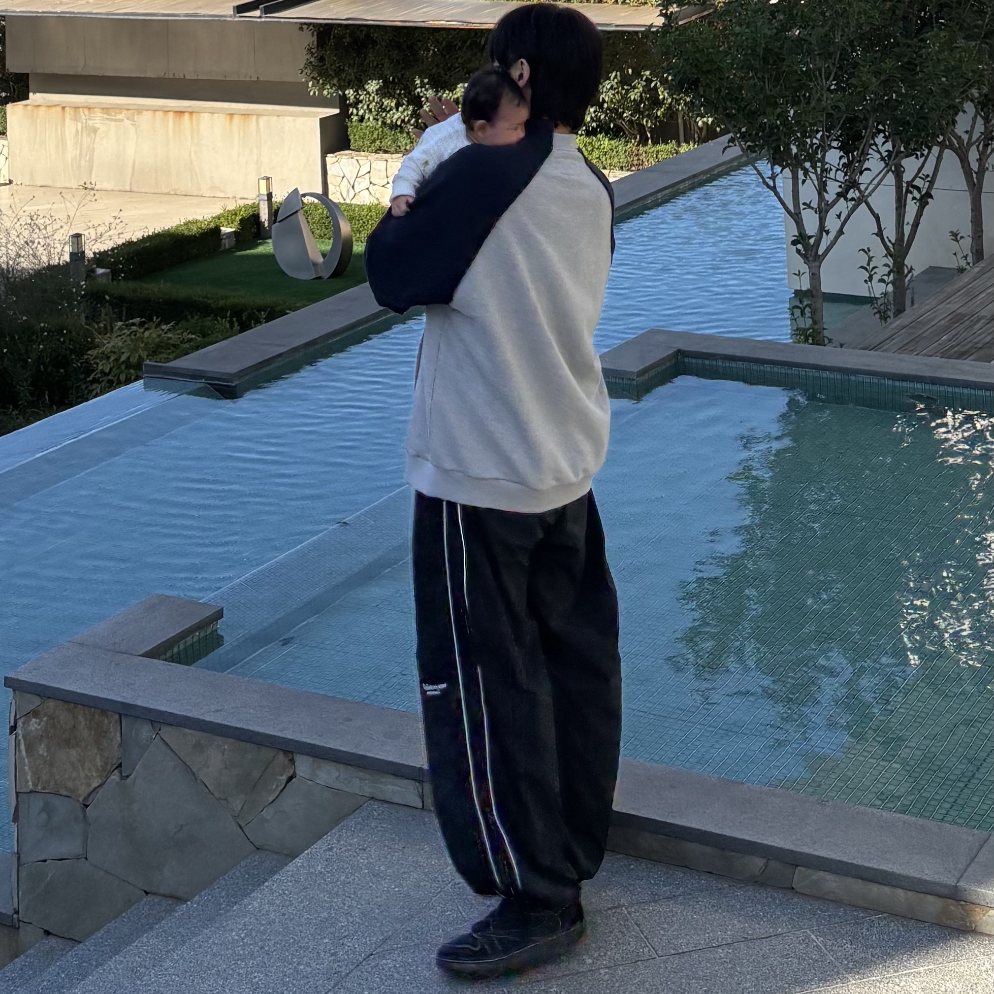 Undermycar Mu.126 Original Logo Piping Line Nylon Pants Black, Jordan 1 x Travis Scott Retro Low OG SP Black Phantom 착용 스타일 - 2