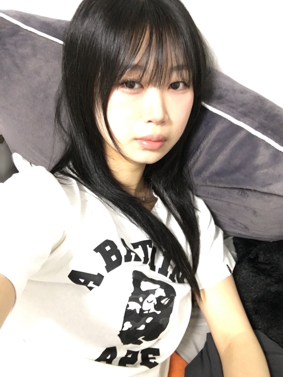 BAPE City Camo College T-Shirt White Black 착용 스타일 - 1