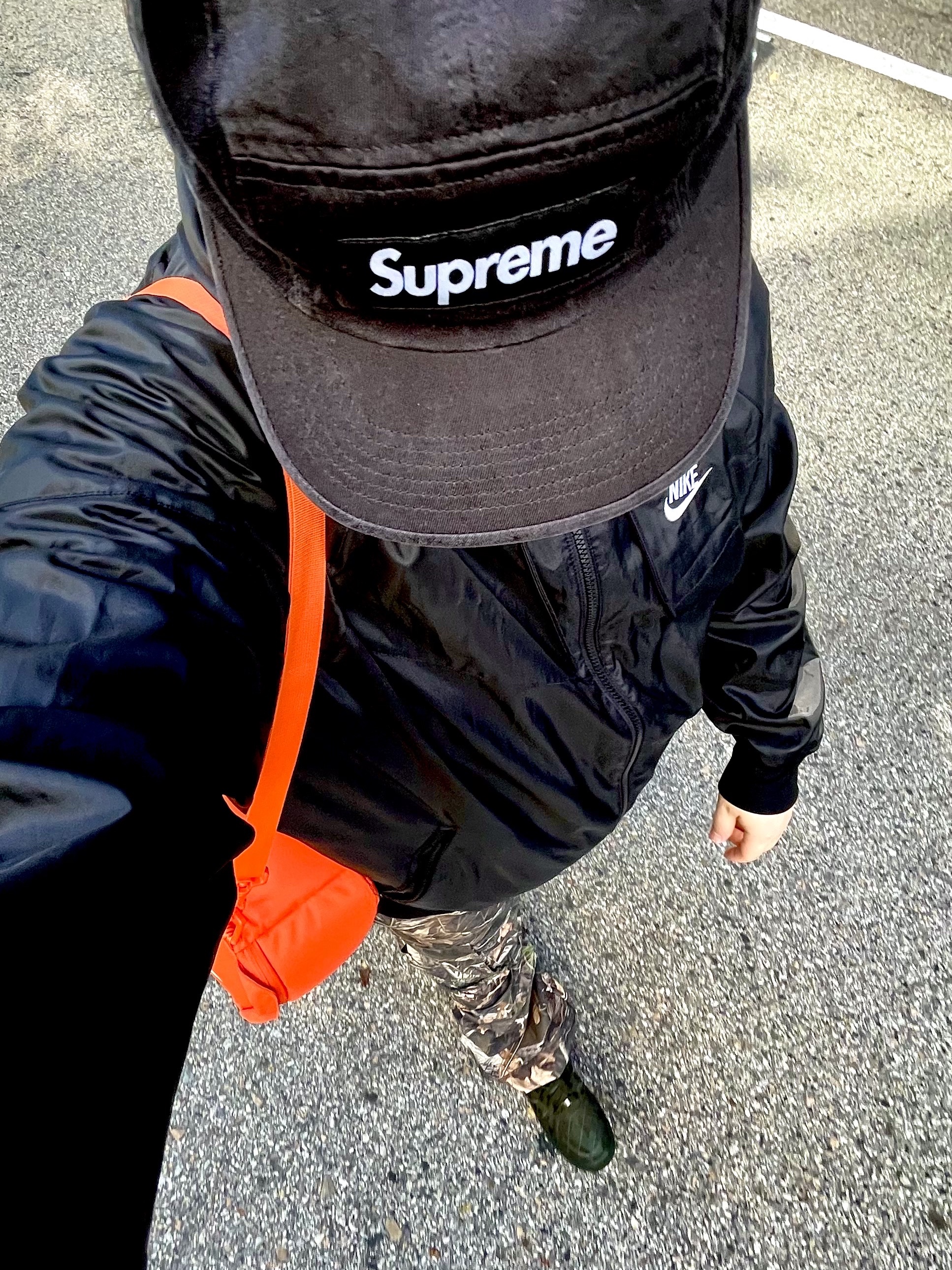 Supreme Washed Chino Twill Camp Cap Black, Nike x Billie Eilish Air Force 1 Low '07 SP Sequoia 착용 스타일