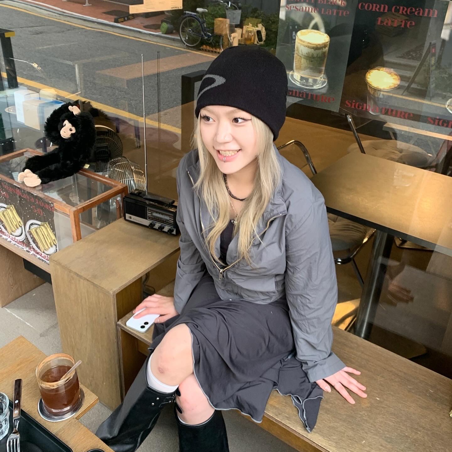 Mischief Wide Rhombus Beanie Black 착용 스타일 - 2