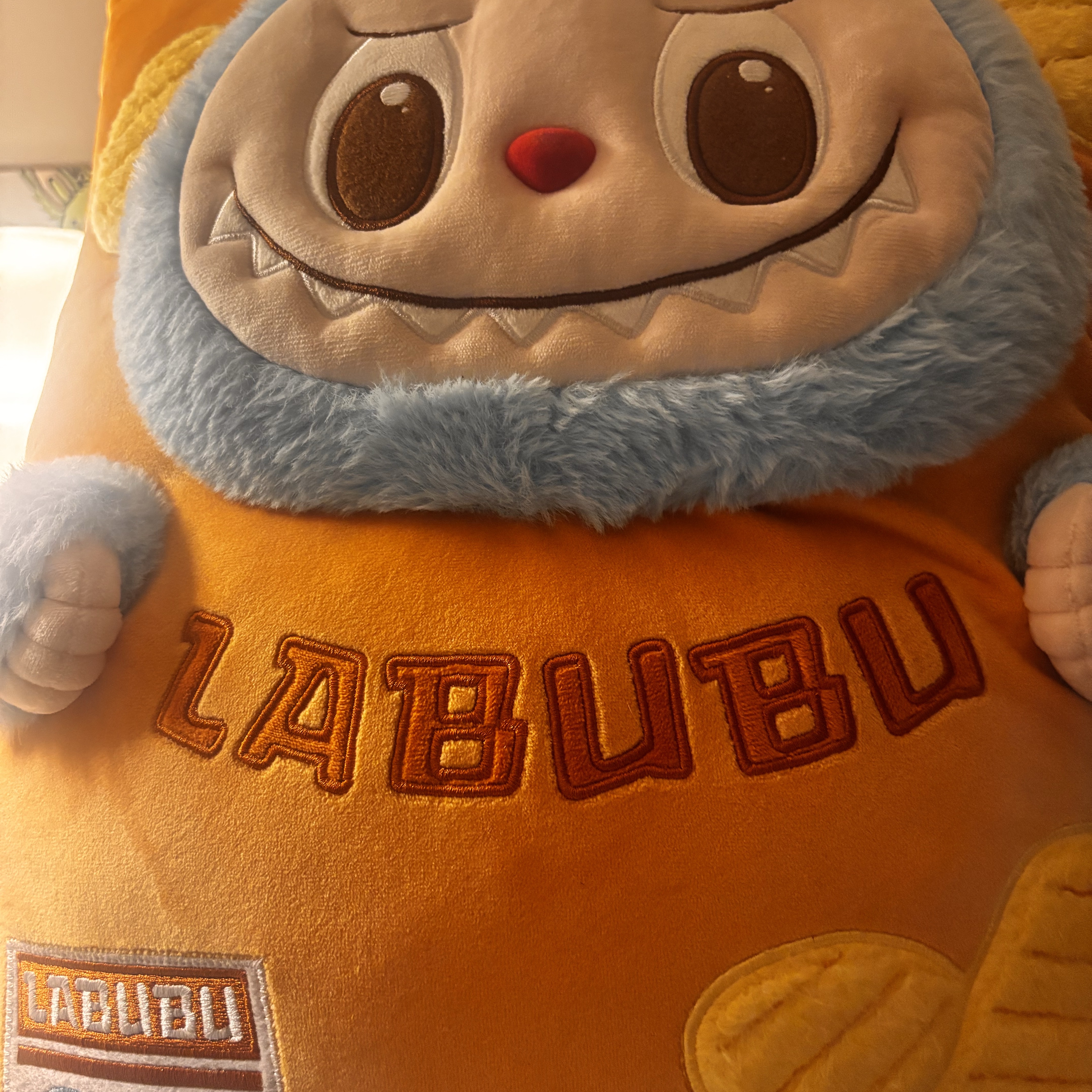 Pop Mart Labubu The Monsters Wacky Mart Series Chips Pillow 착용 스타일