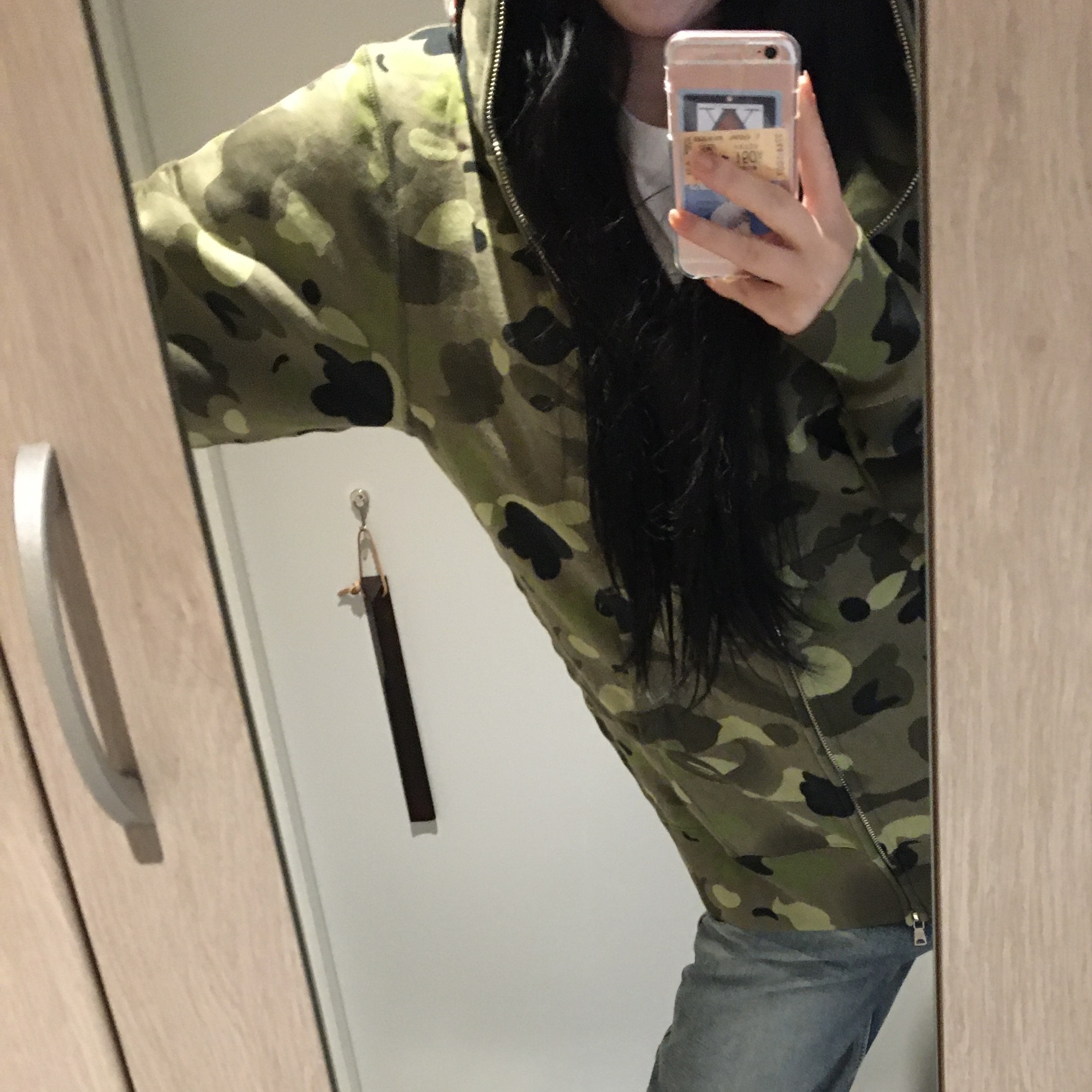 BAPE Gradation Camo Shark Full Zip Hoodie Olivedrab 착용 스타일 - 1