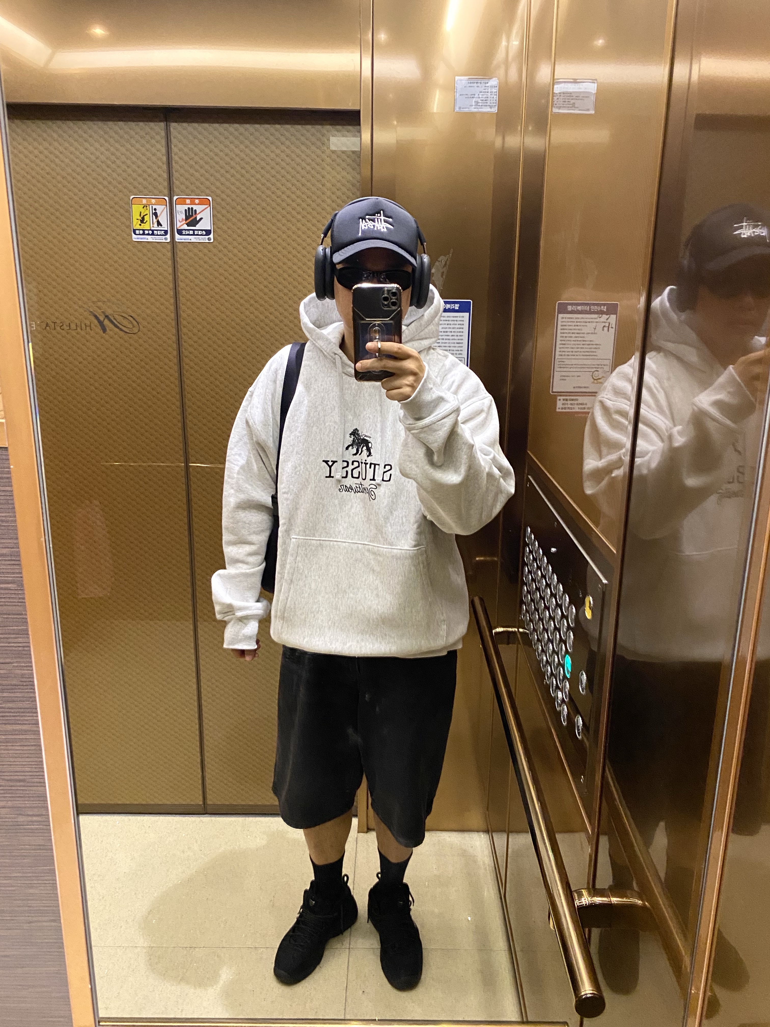 Apple AirPods Max USB C Midnight (Korean Ver.), Stussy Basic Trucker Cap Black 착용 스타일