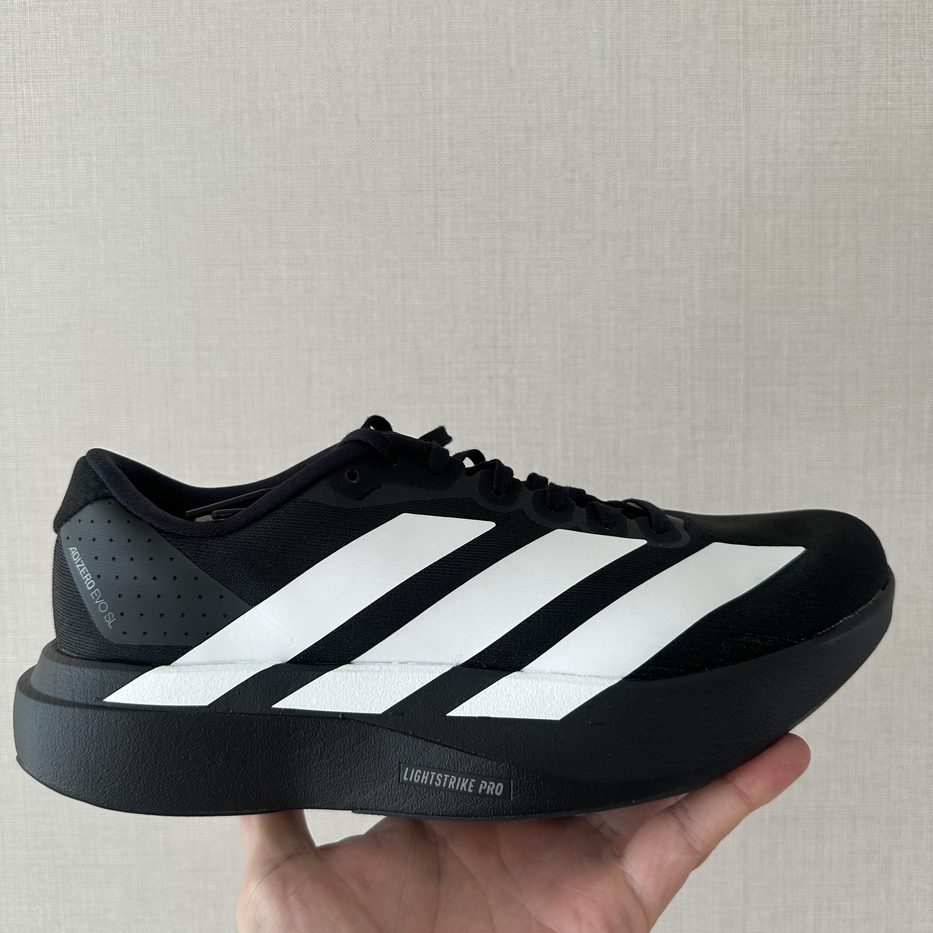 Adidas Adizero EVO SL Core Black Cloud White 착용 스타일