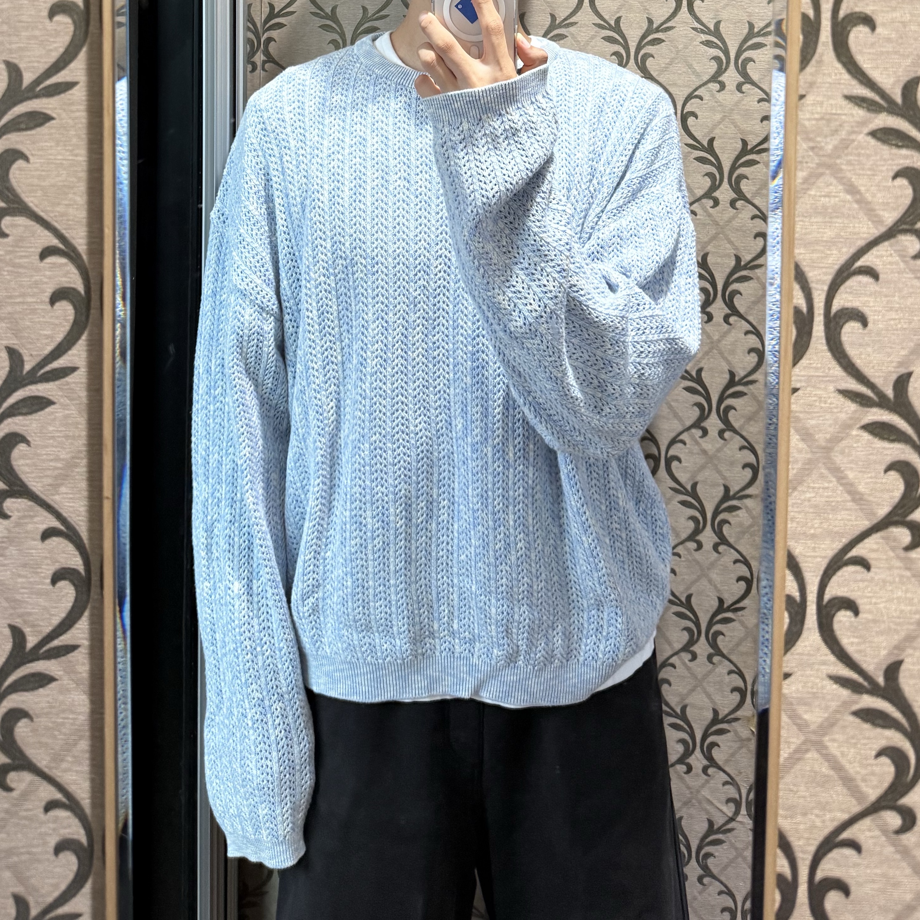 Amomento Drawstring Denim Pants Black, SATUR Loren Wool Blend Crew Neck Knit Cardigan Brown 착용 스타일 - 1