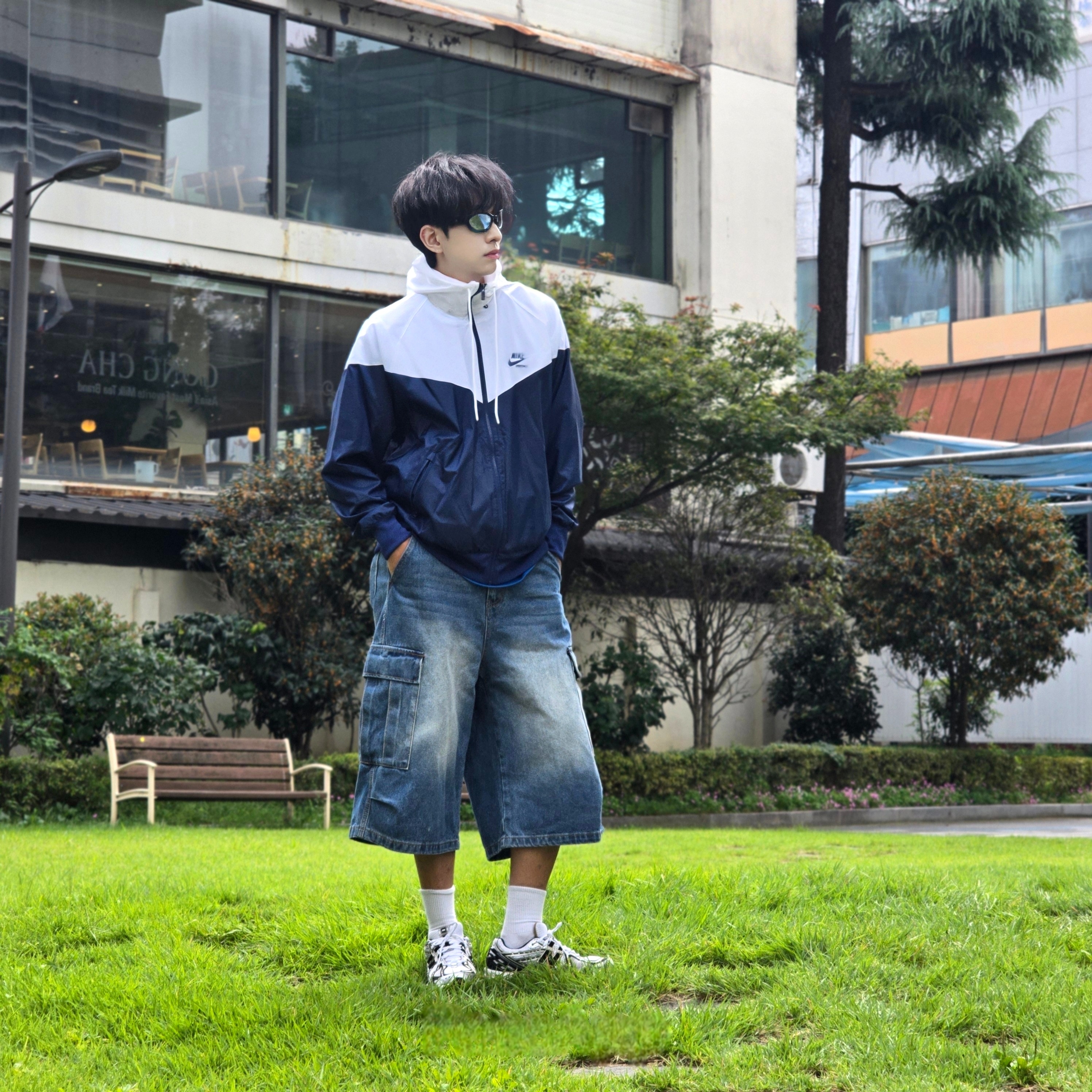 Nike Windrunner Woven Lined Jacket White Blue Void - Asia, New Balance 1906R White Gold 착용 스타일 - 4