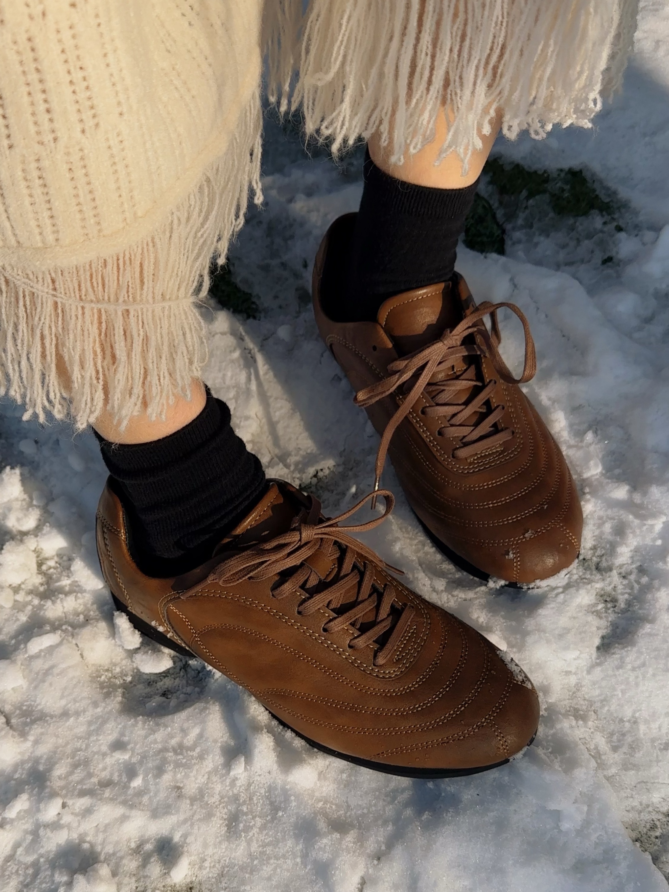 COREOFALCHEMY Stitch Sneakers Aterre Brown 착용 스타일 - 6