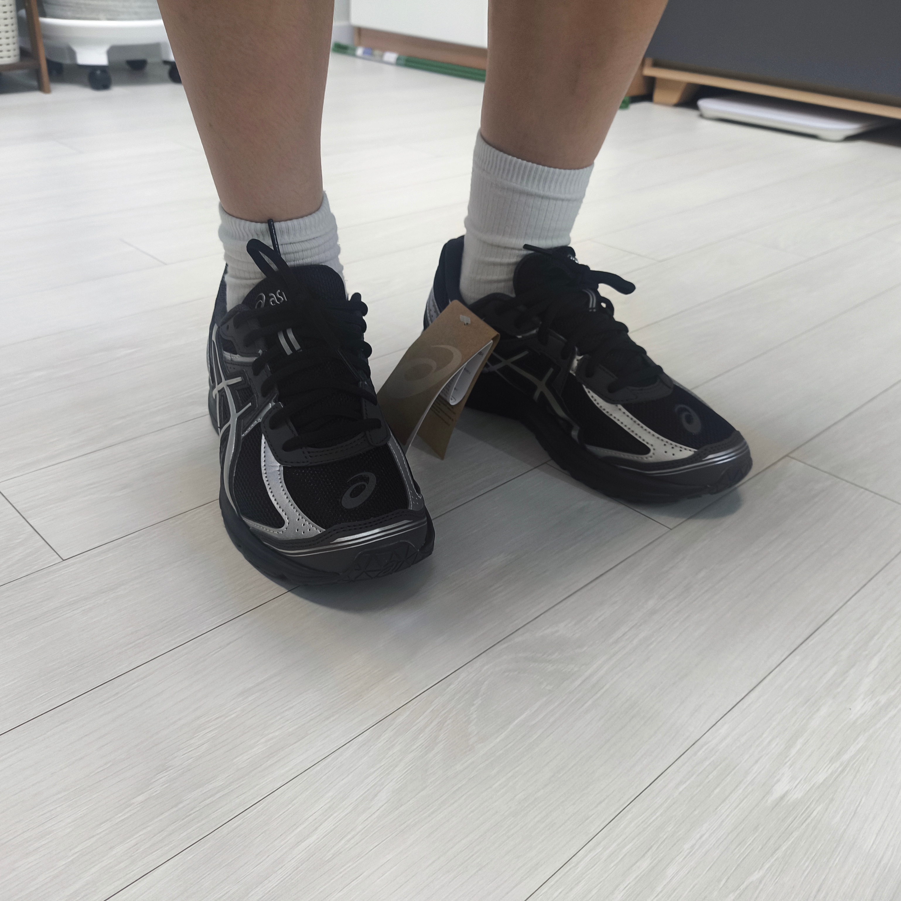 Asics Jog 100 S Black Pure Silver - D Standard 착용 스타일 - 1