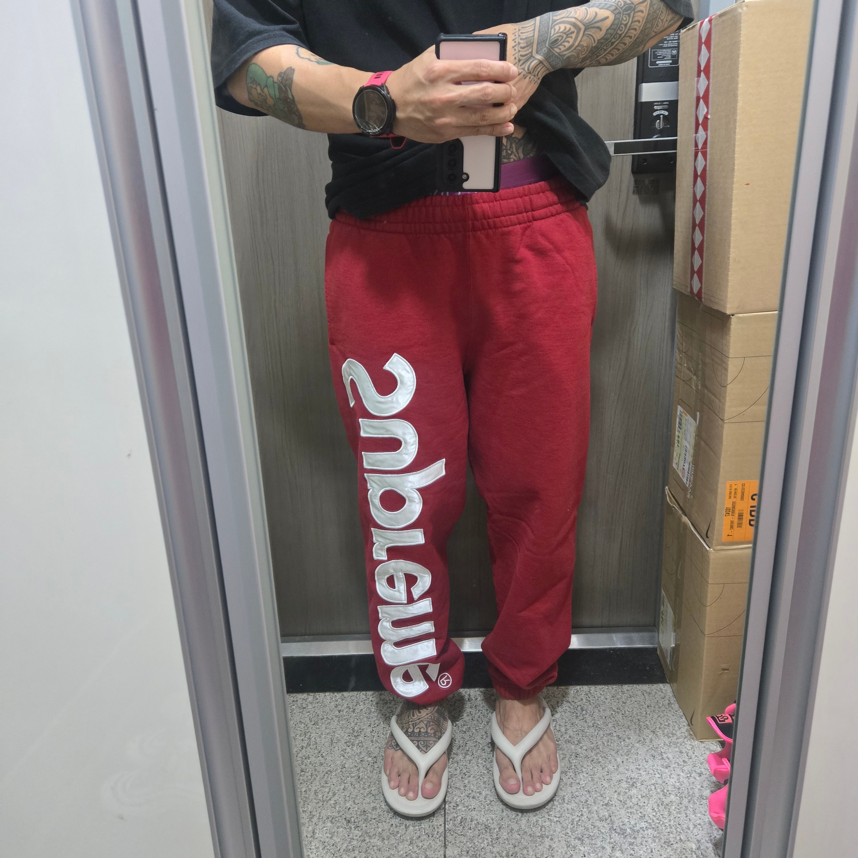 Supreme Satin Applique Sweatpant Dark Red - 25FW 착용 스타일 - 2