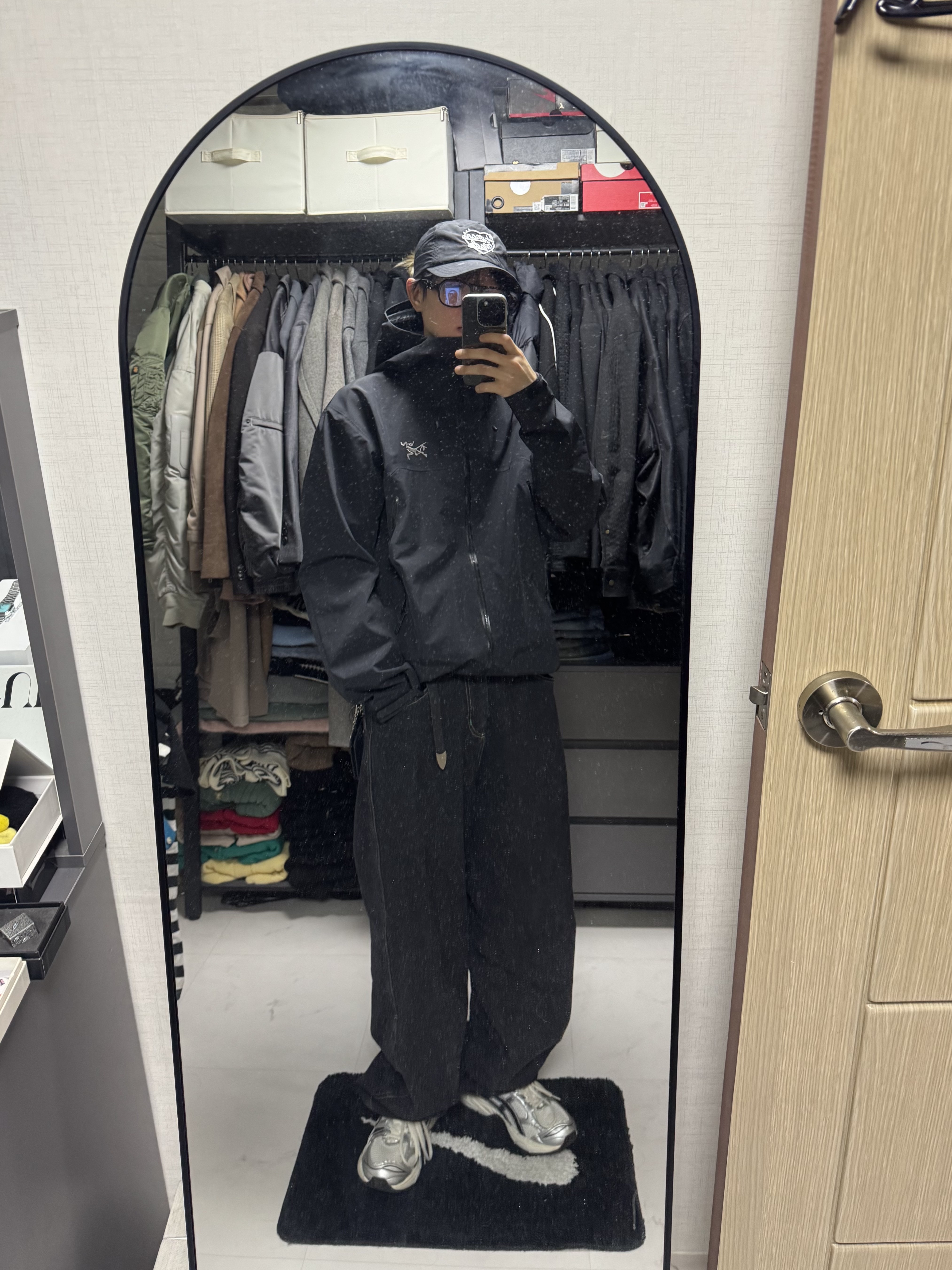Human Made 5 Panel Nylon Cap Black, Arc'teryx Beta LT Jacket Black 착용 스타일 - 3