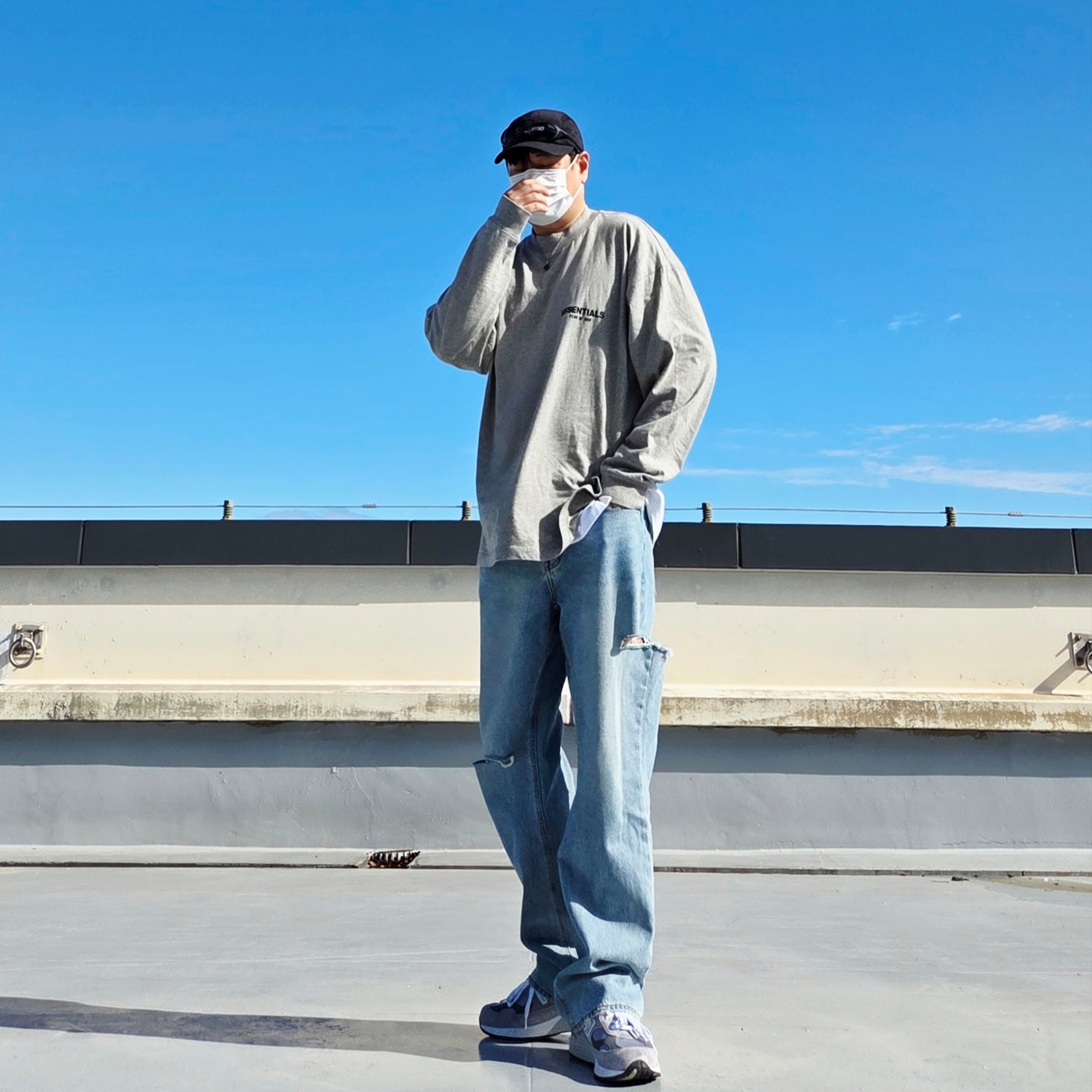 Oakley Eye Jacket Redux Matte Black Frame Prizm Grey Lenses High Bridge Fit, Supreme Washed Chino Twill Camp Cap Black 착용 스타일 - 1