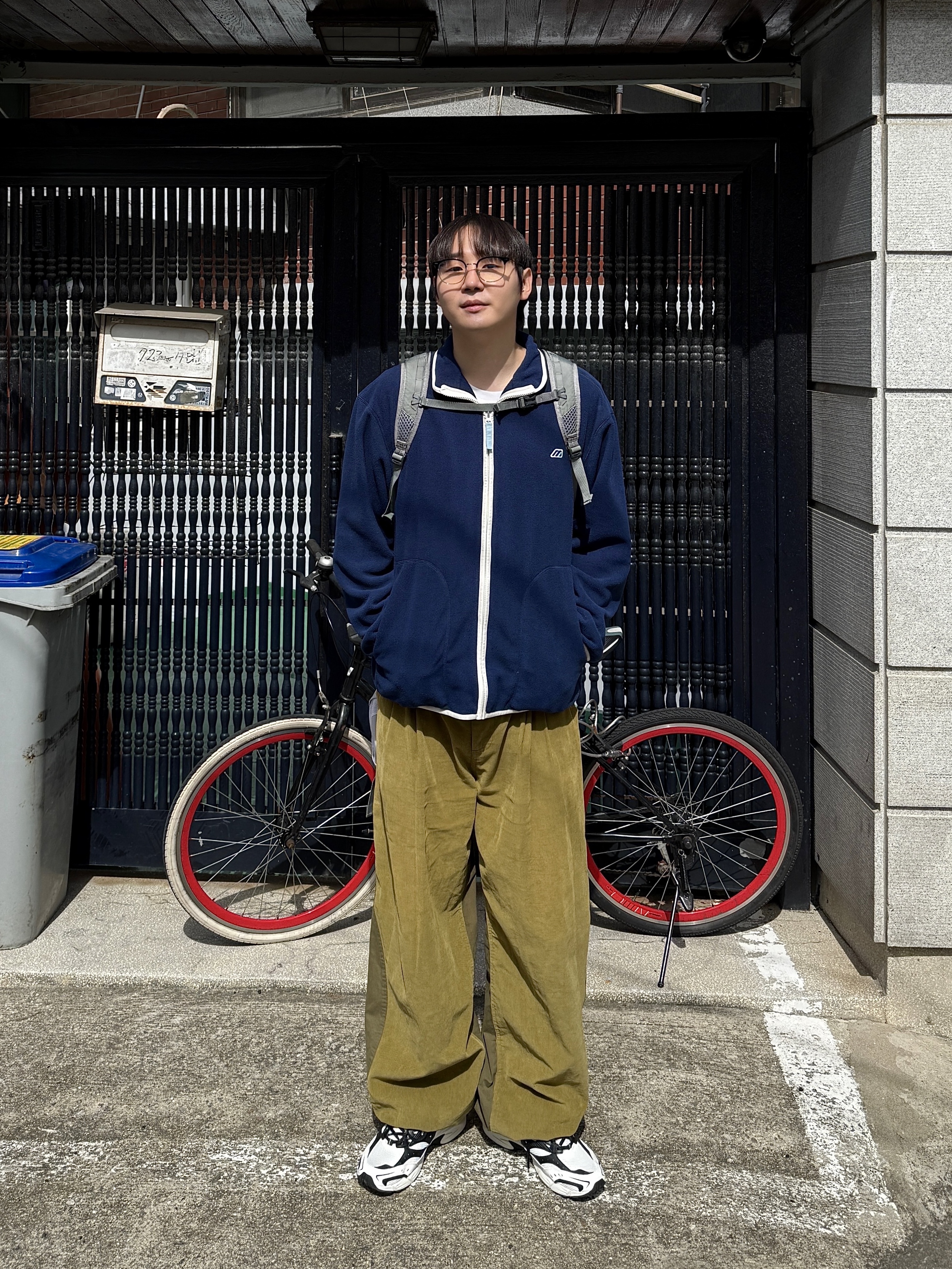 Sansan Gear Corduroy Pants Olive - 22FW, Salomon Trailblazer 20 Wrought Iron Sedona Sage 착용 스타일 - 2
