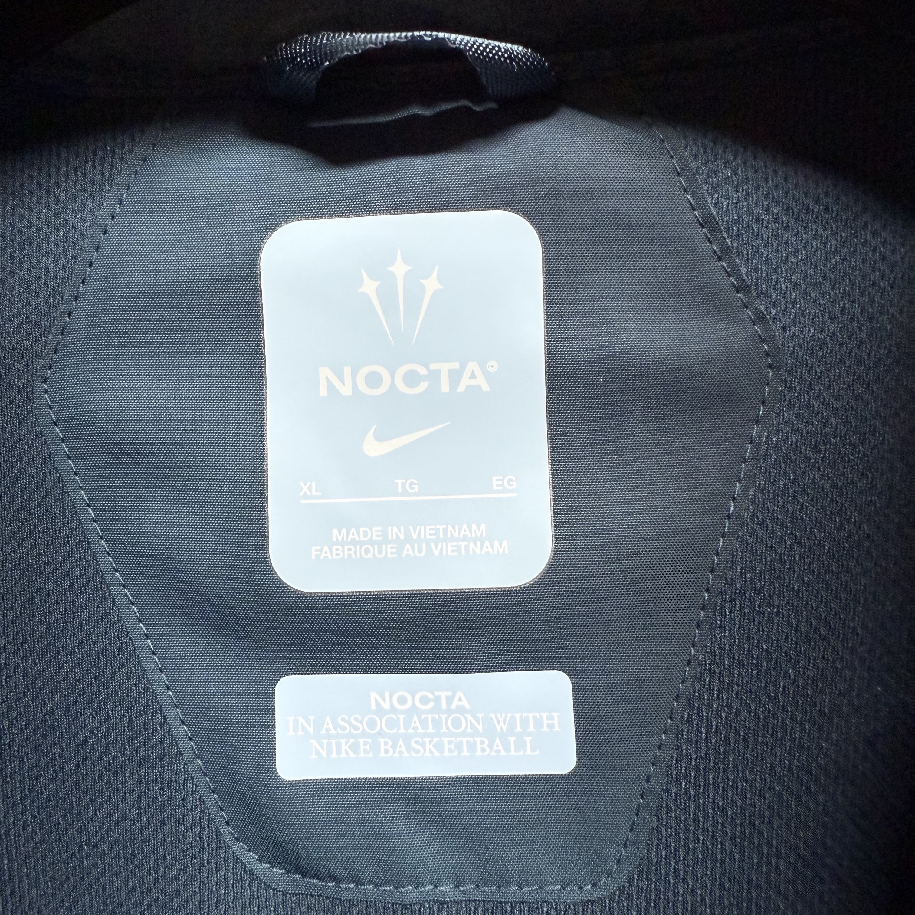 Nike x Drake Nocta Travel Jacket Armory Navy 착용 스타일 - 3