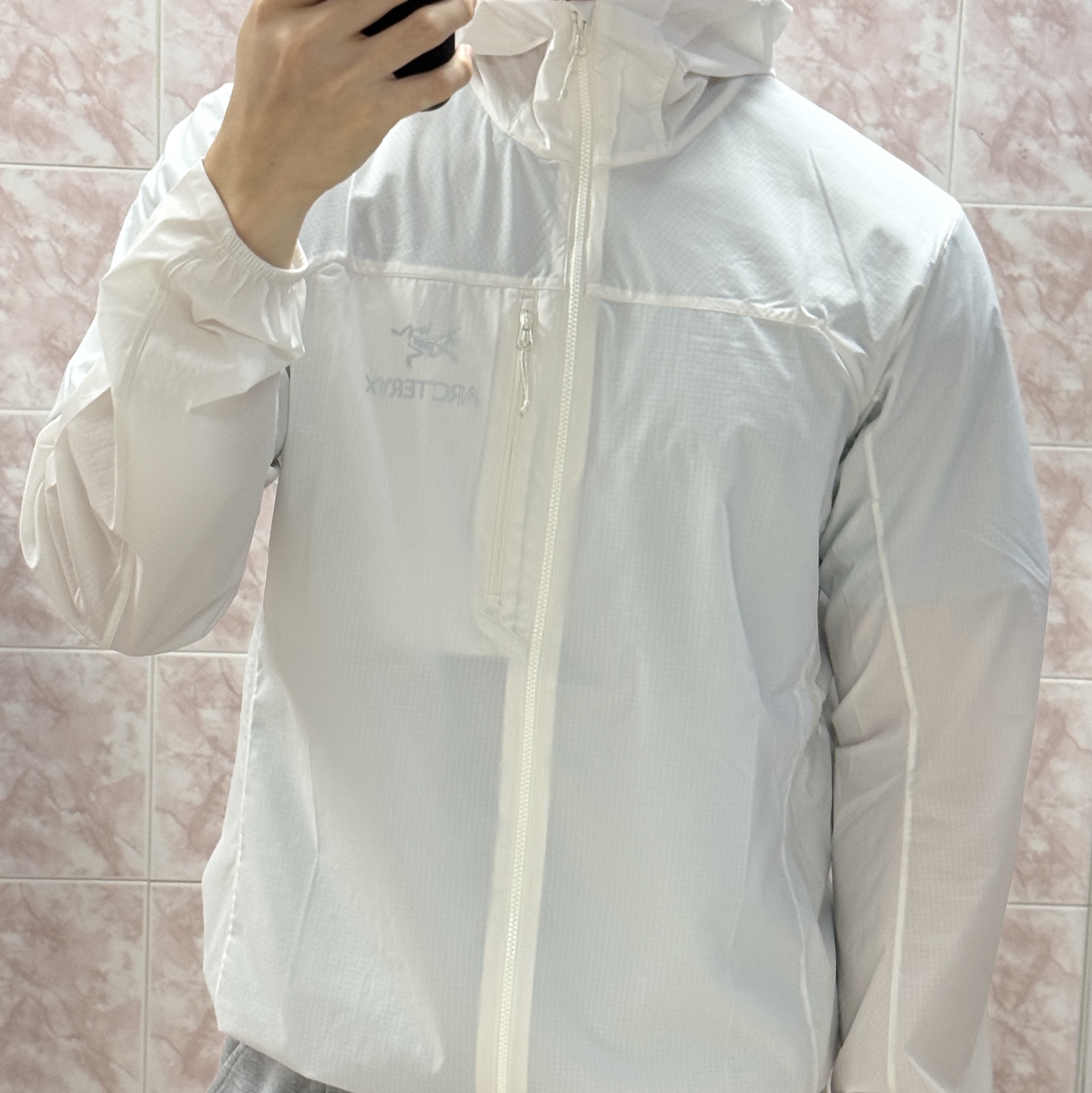Arc'teryx Squamish Hoody Arctic Silk 착용 스타일 - 2