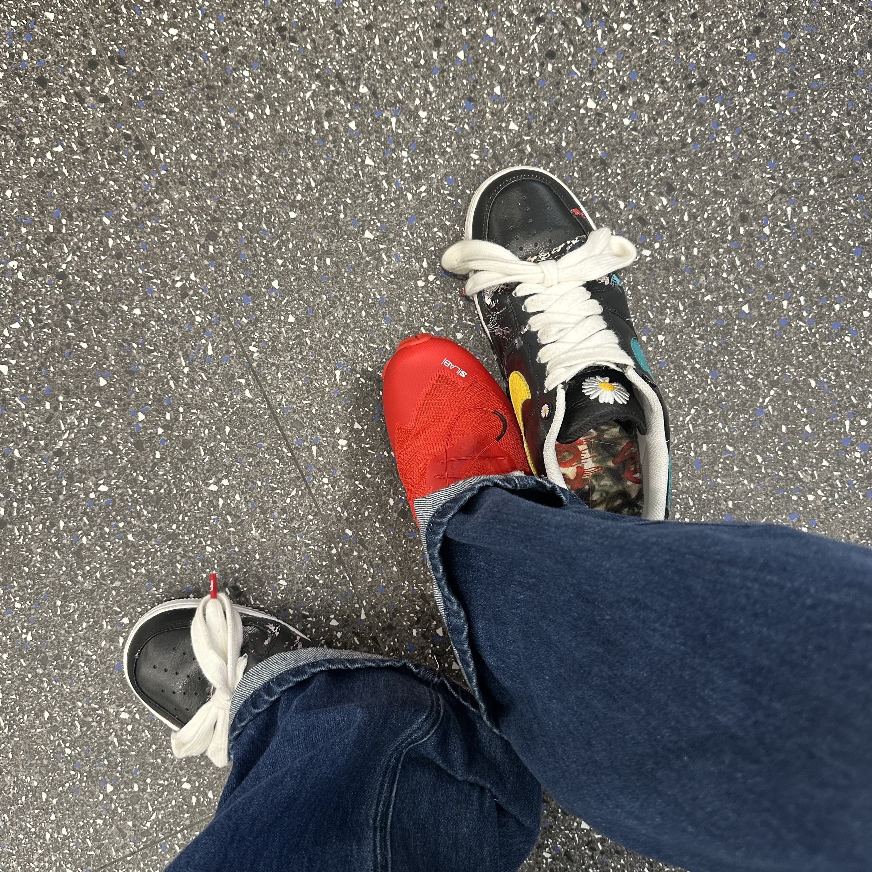 Salomon S/LAB Pulsar 3 Fiery Red, Nike x Peaceminusone Air Force 1 Low Para-Noise 3.0 Black and Multicolor 착용 스타일