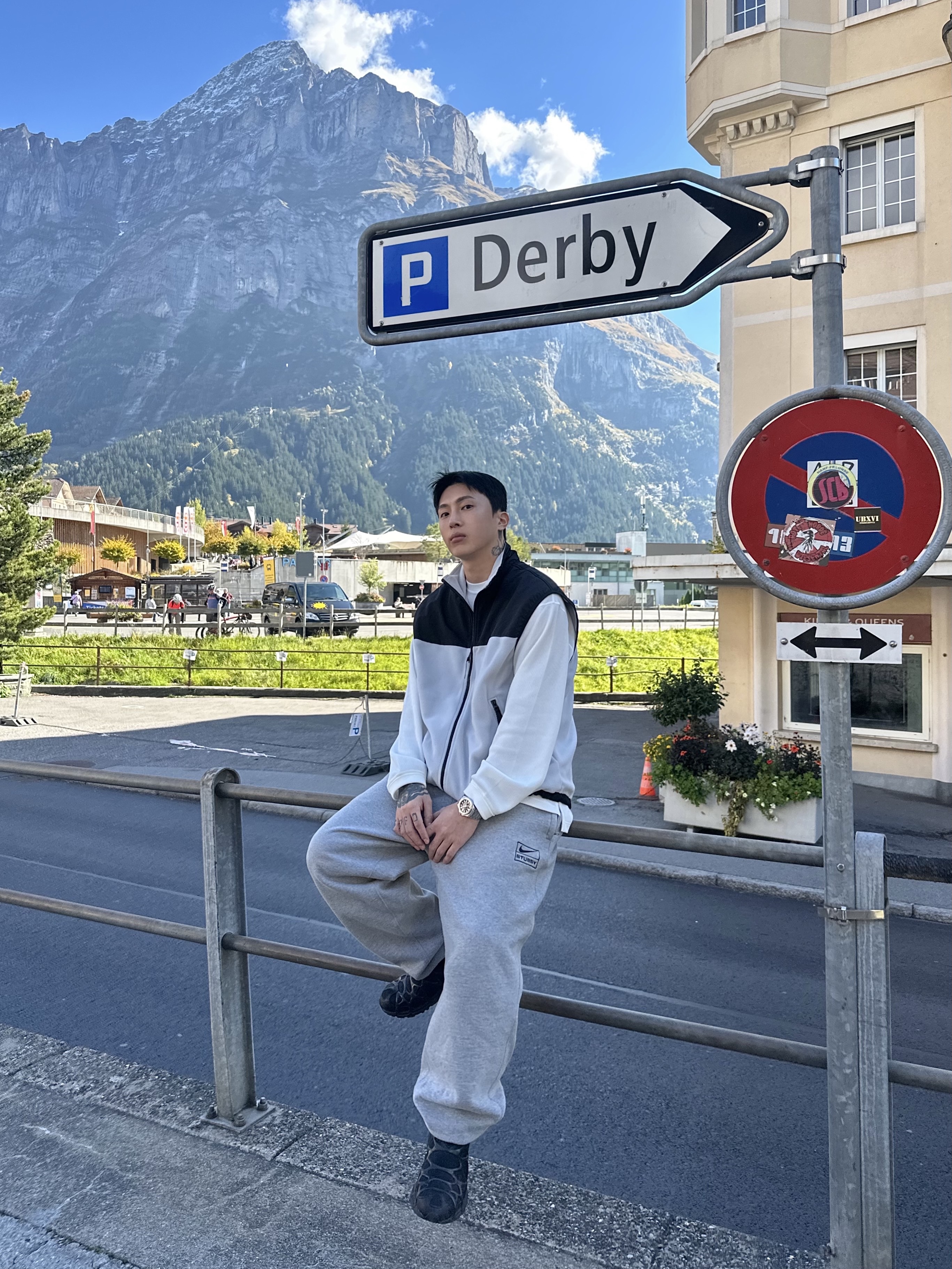 The North Face Logan Fleece Vest Cool Gray, The North Face Waffle L/S Round T-Shirt White - 25SS 착용 스타일 - 1